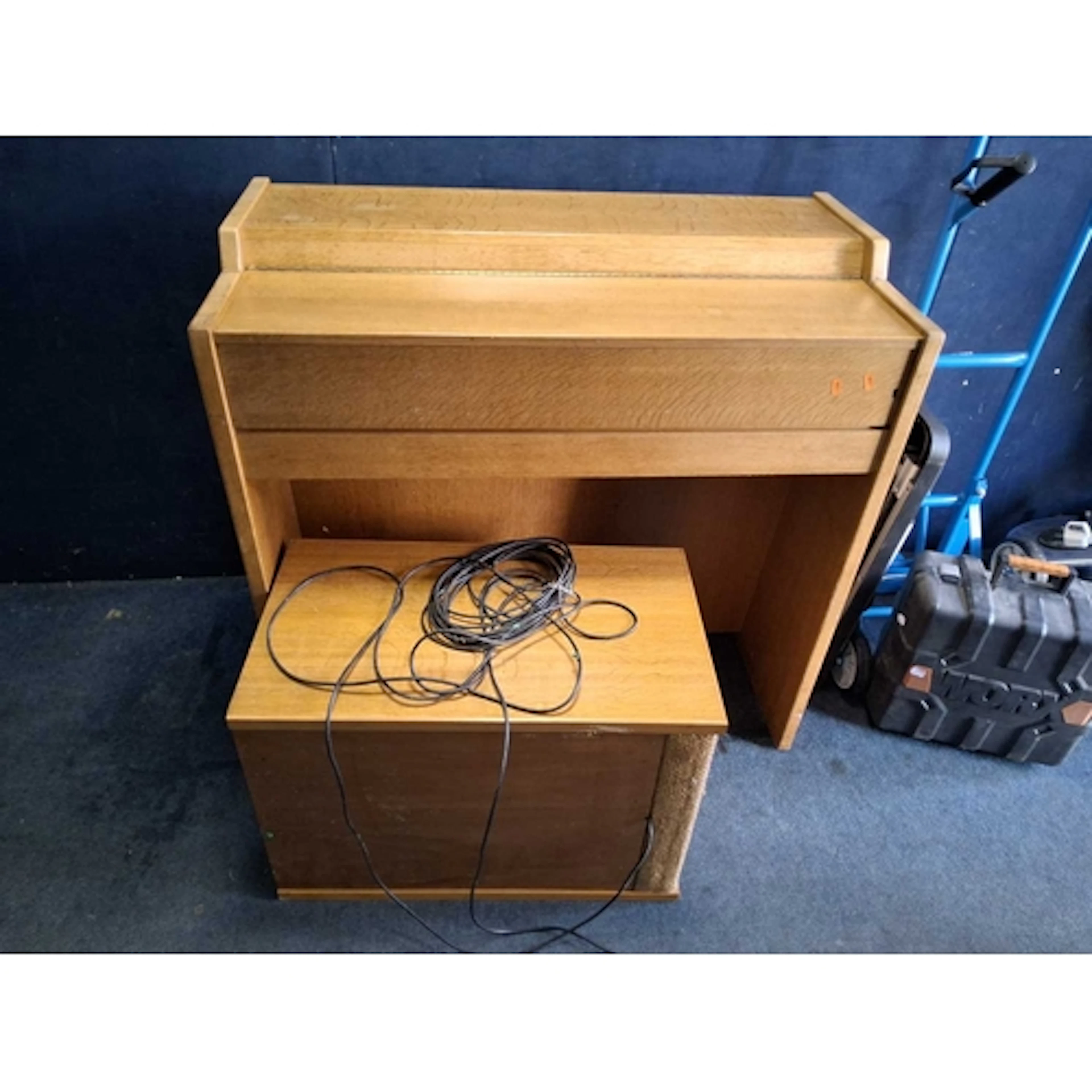 A MID CENTURY OAK MUSICAL RESEARCH Ltd 'THE SOUTHBRIDGE ORGA...