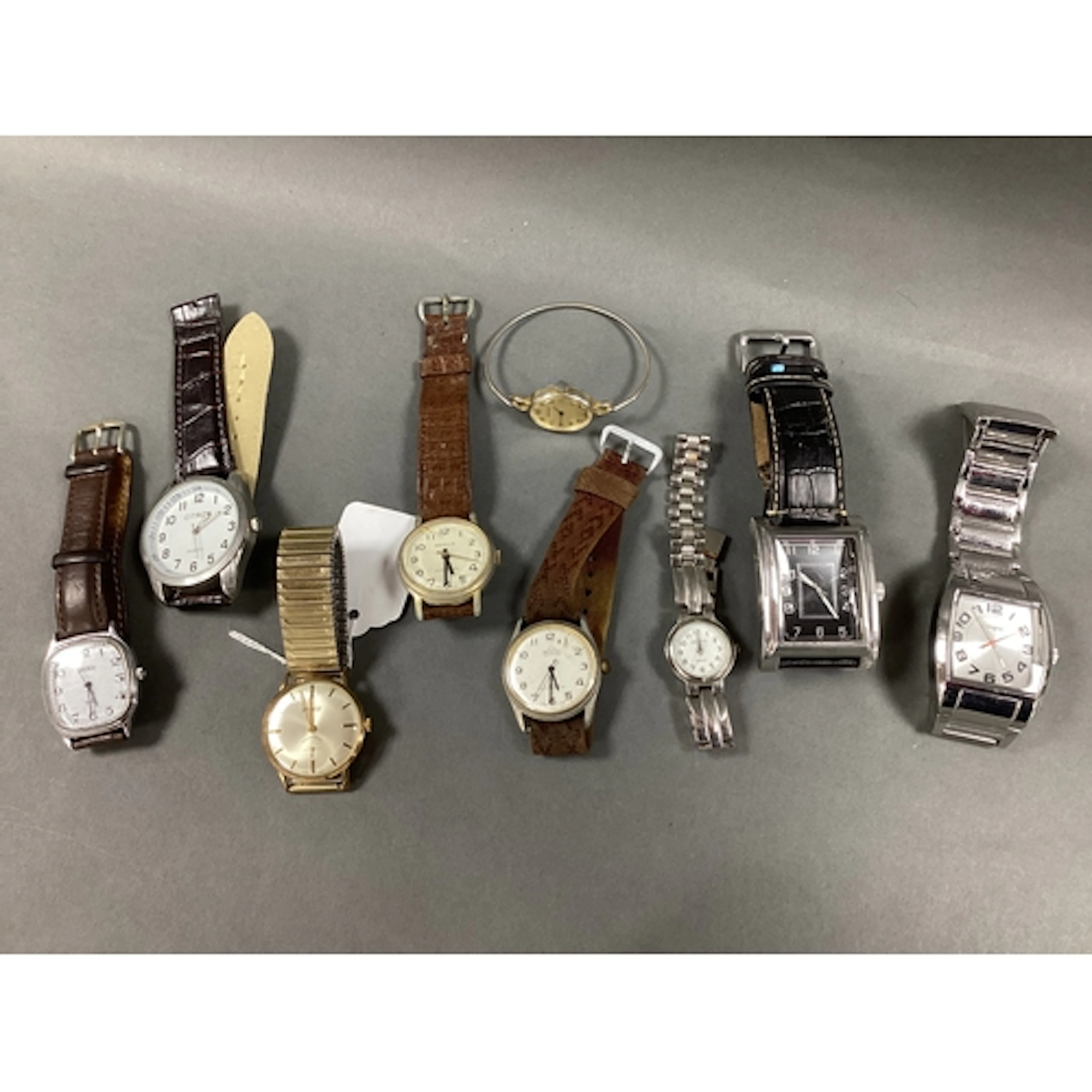 Accurist; A 9ct Gold Cased Gent's Wristwatch, the circular s...