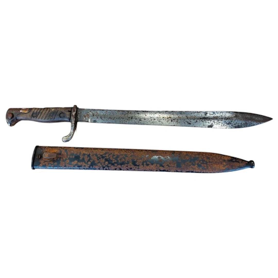 WW1 German 'Butchers' bayonet with scabbard, pitting and rus...
