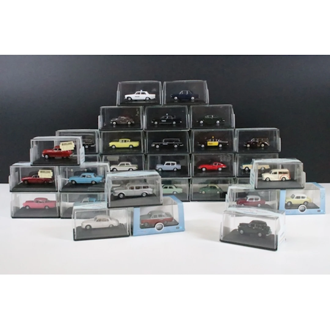 32 Boxed / cased Oxford Diecast models, all ex