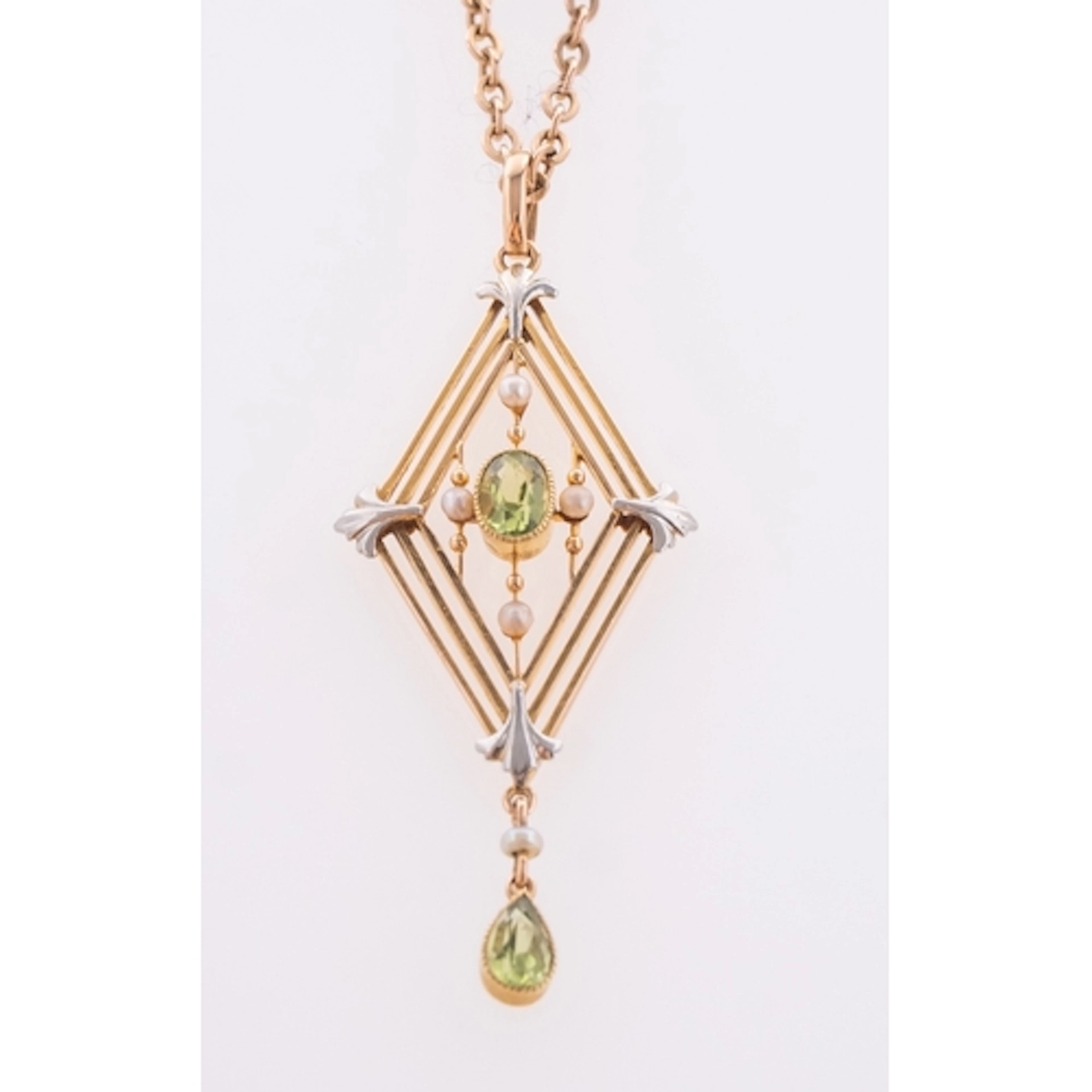 An Edwardian peridot and pearl pendant and yellow metal cabl...