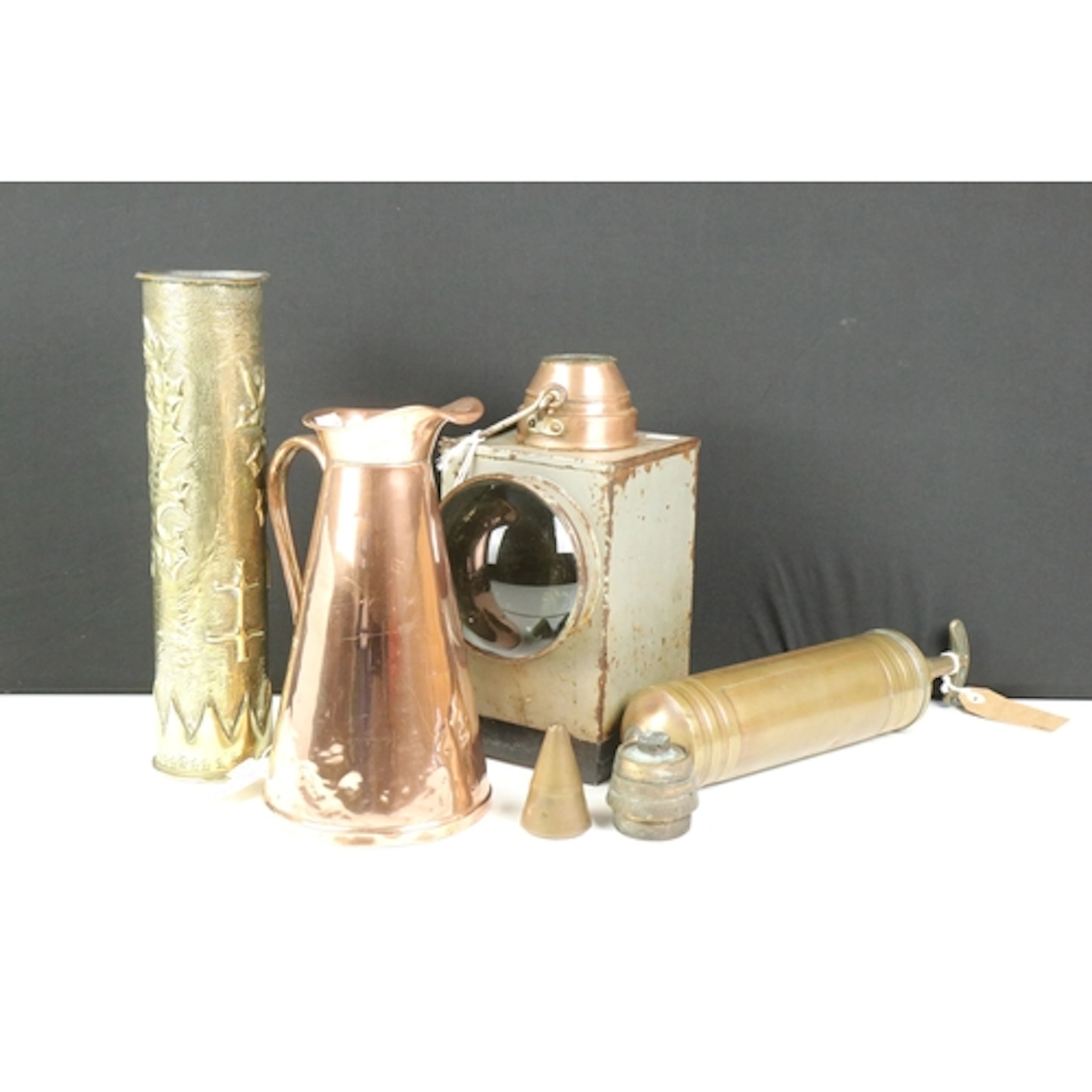 Quantity of metalware to include WW1 trench art shell case, ...