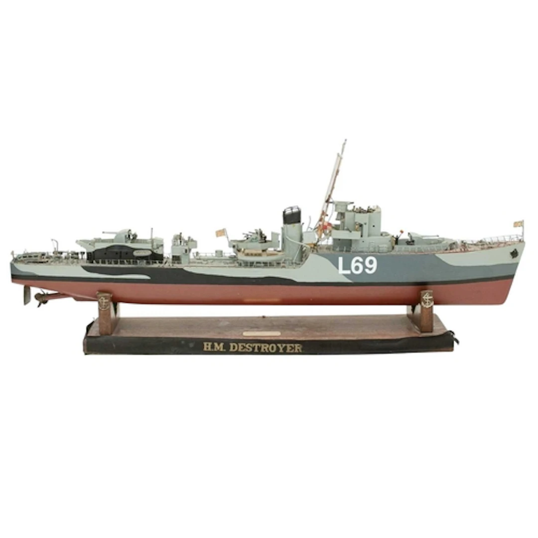 A model of the WWI destroyer HMS Tantaside, L69. Length 88cm...