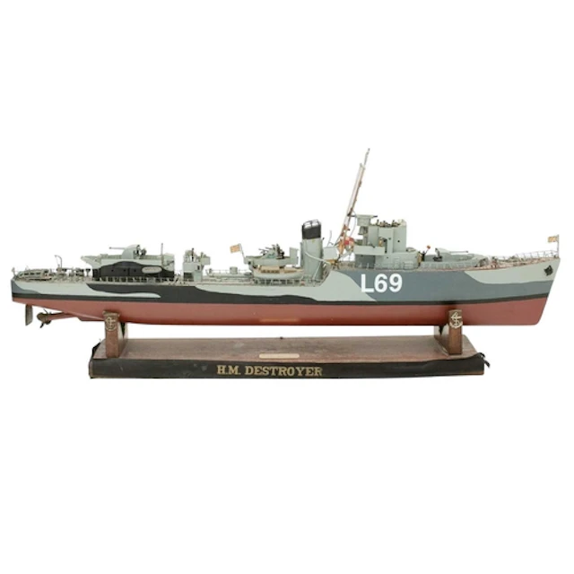 A model of the WWI destroyer HMS Tantaside, L69. Length 88cm...