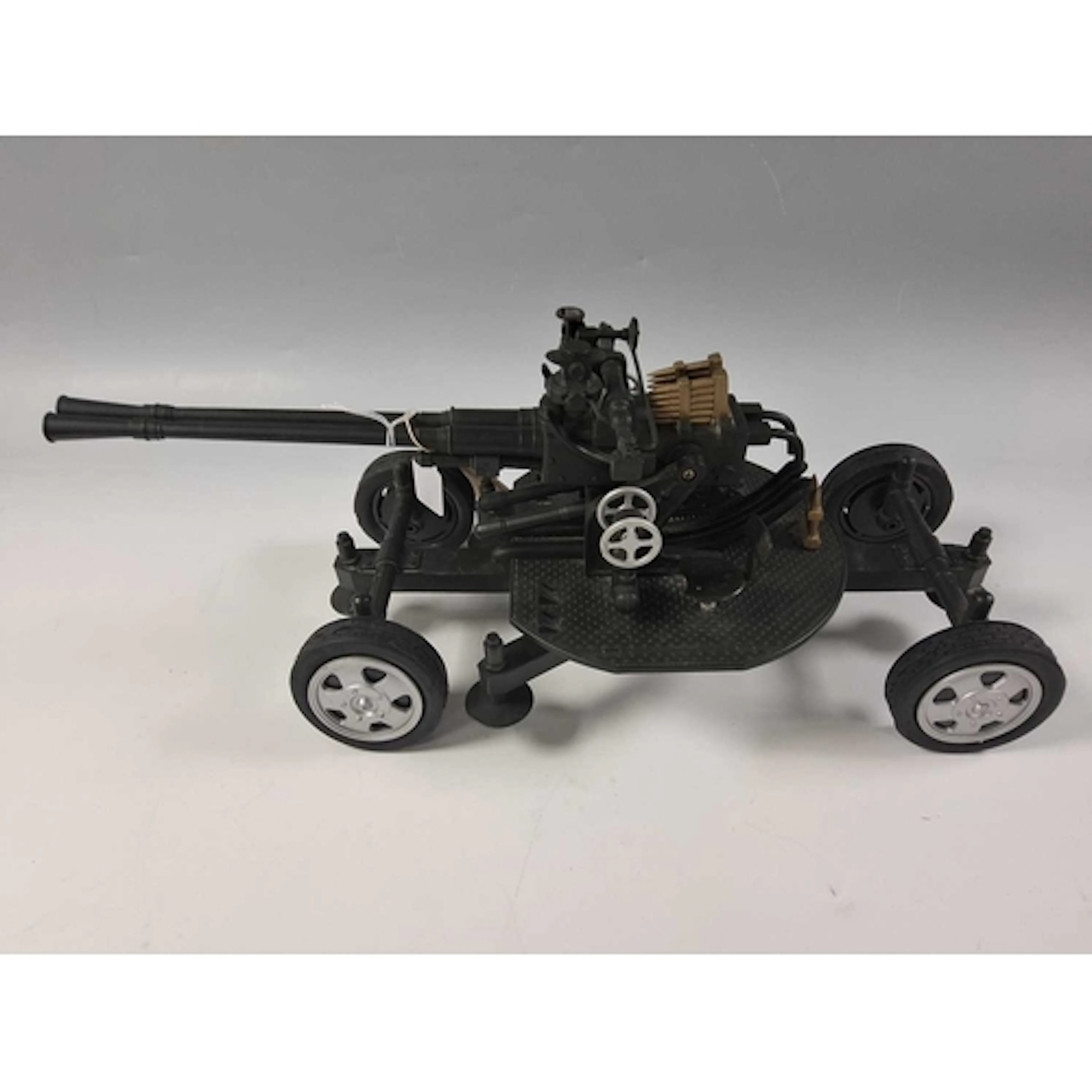A NOVELTY TWIN BARREL ANTI-AIRCRAFT GUN TABLE LIGHTER, a det...