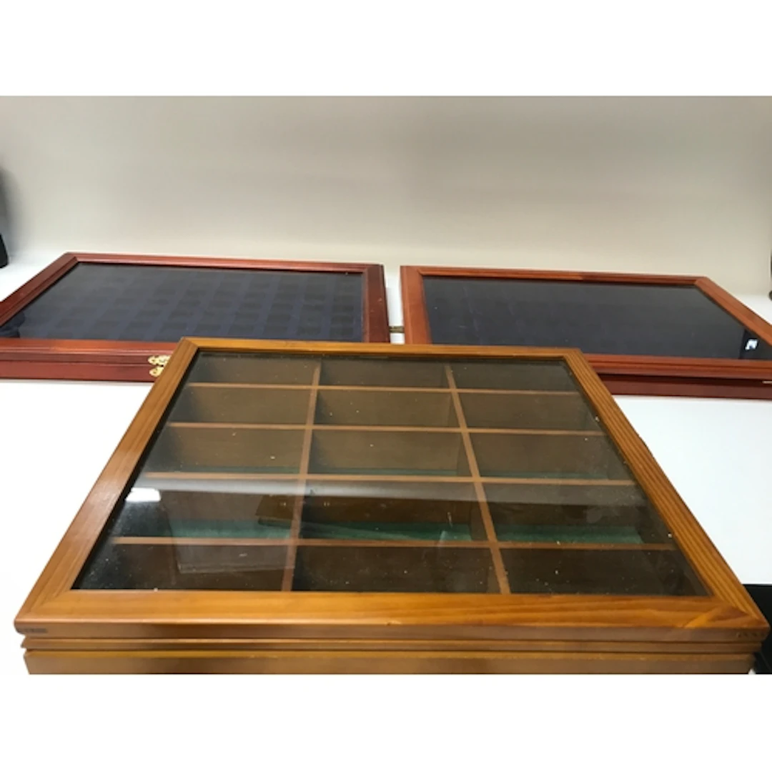 3 small cabinets (1) 30cm x 34cm. (2 + 3) 38cm x...