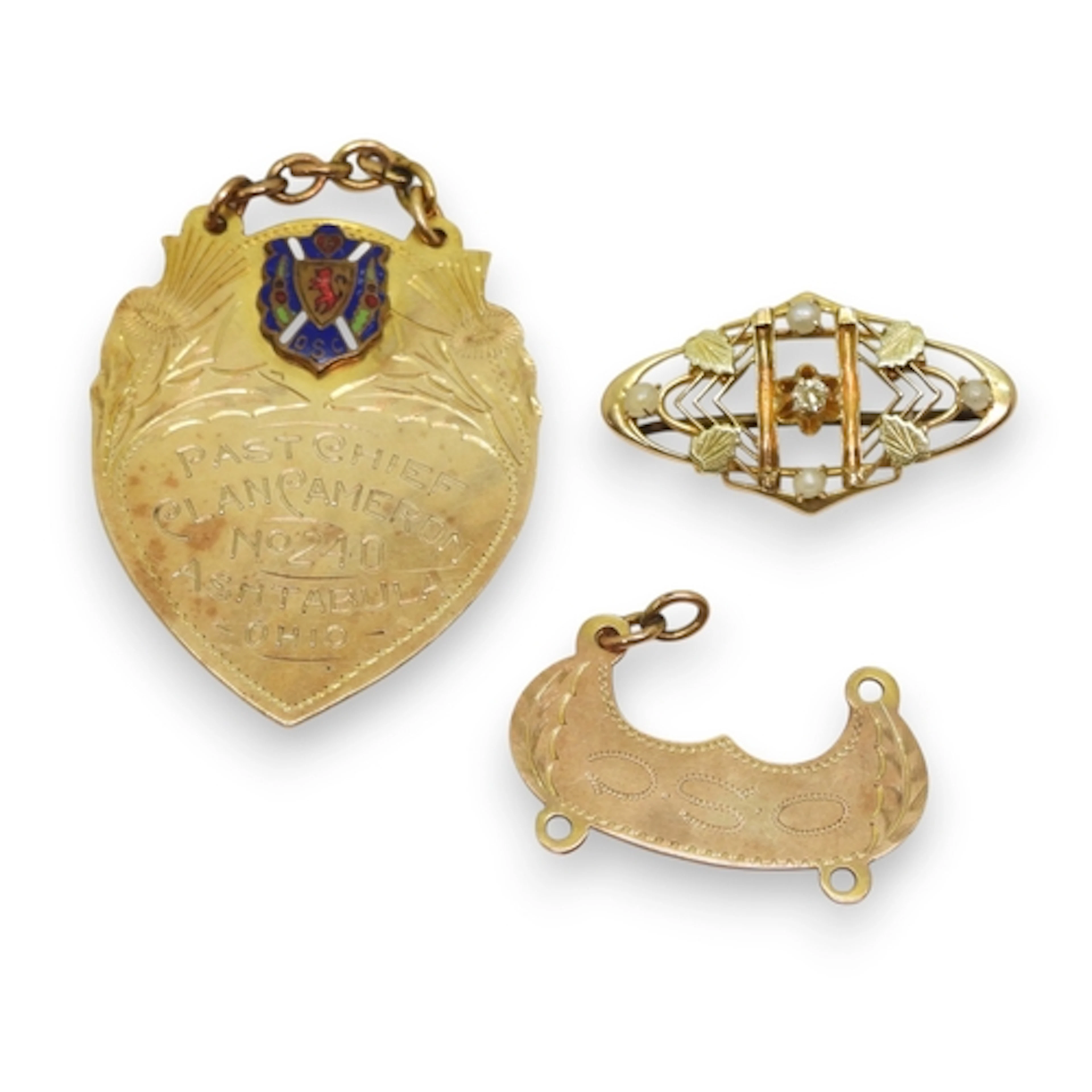 A collection of yellow metal items, a pearl and diamond broo...