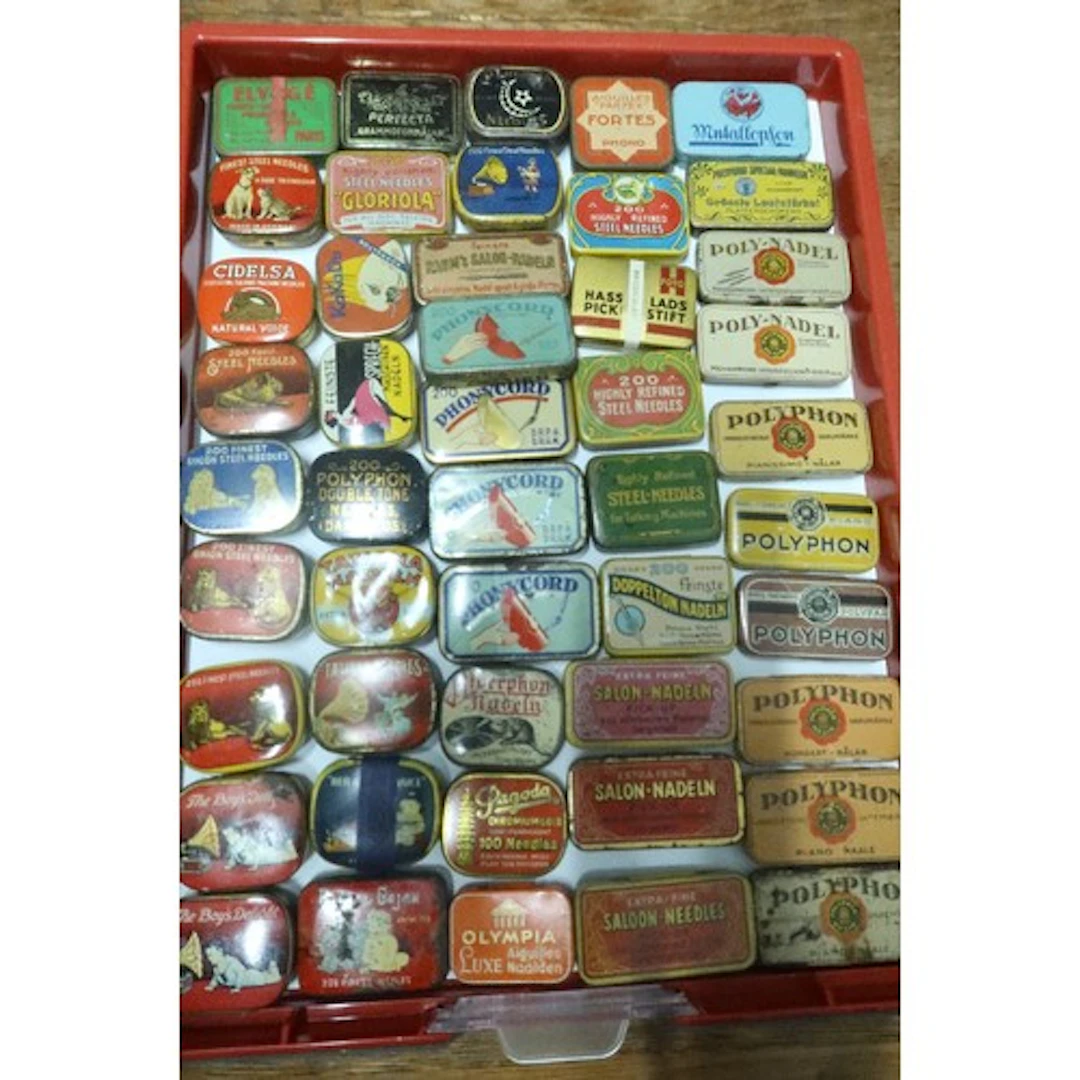 A tray of vintage gramphone needle tins