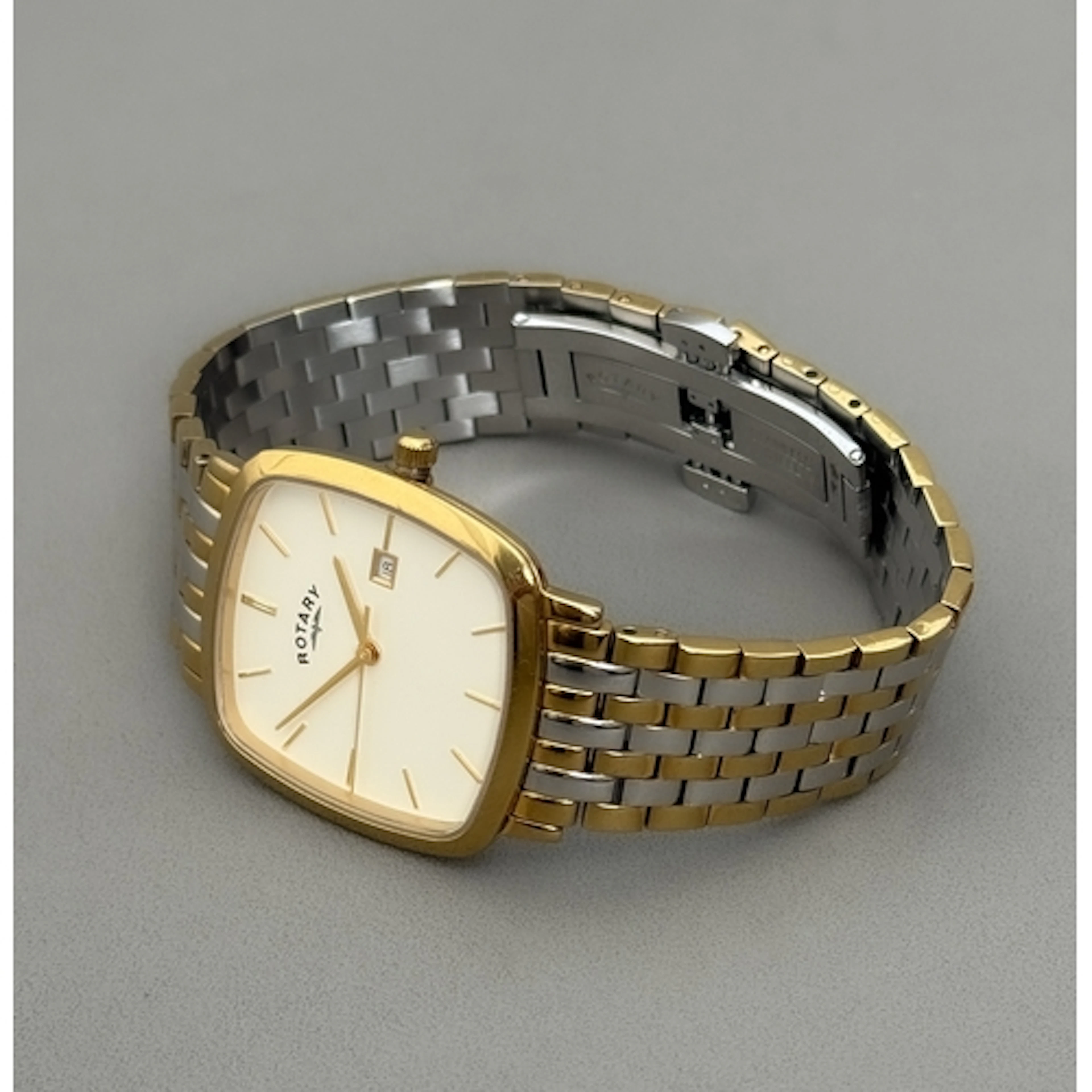 A gent's Rotary 'Windsor' wristwatch - quartz movement, date...