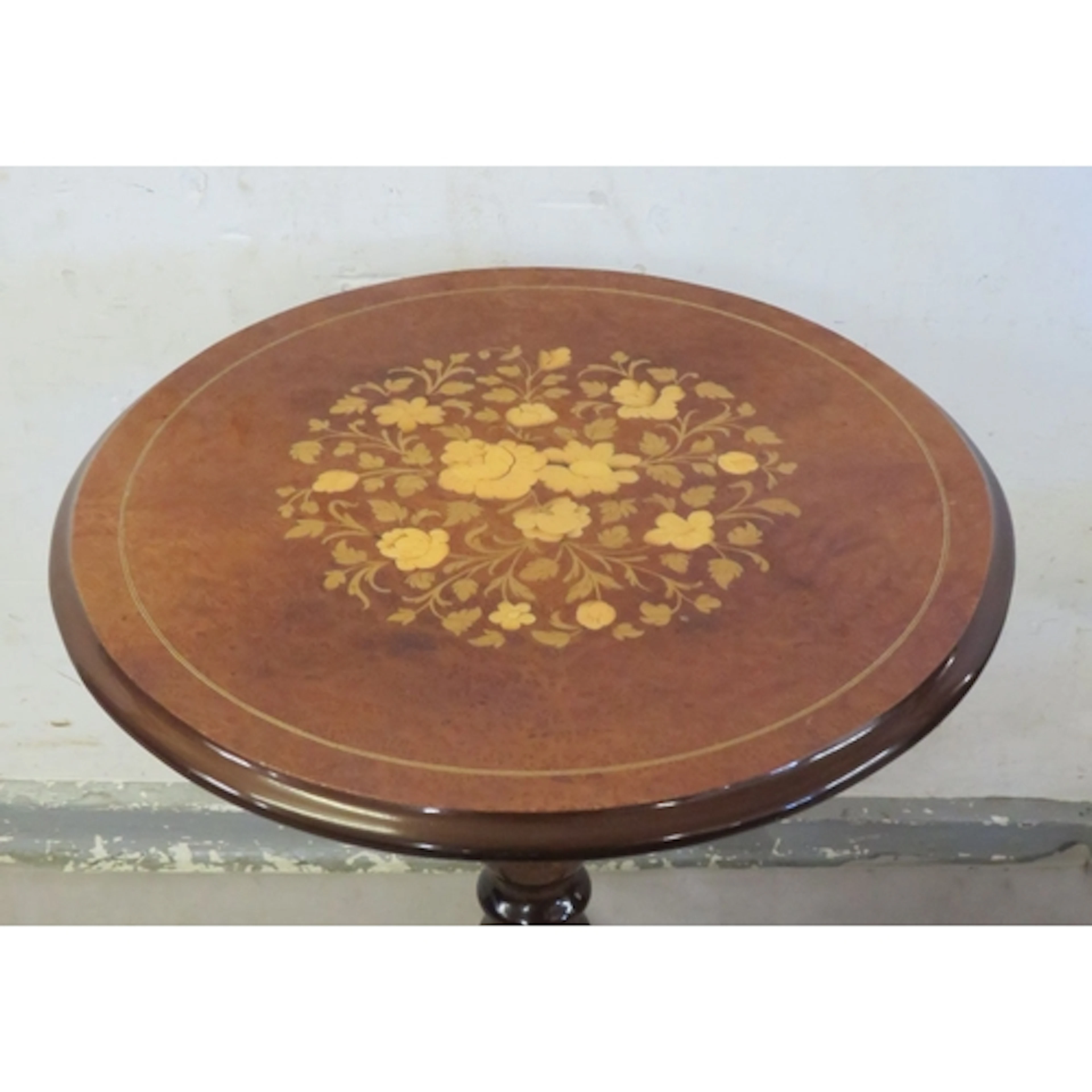 Italian Side/Wine Table with circular walnut inlaid top on t...