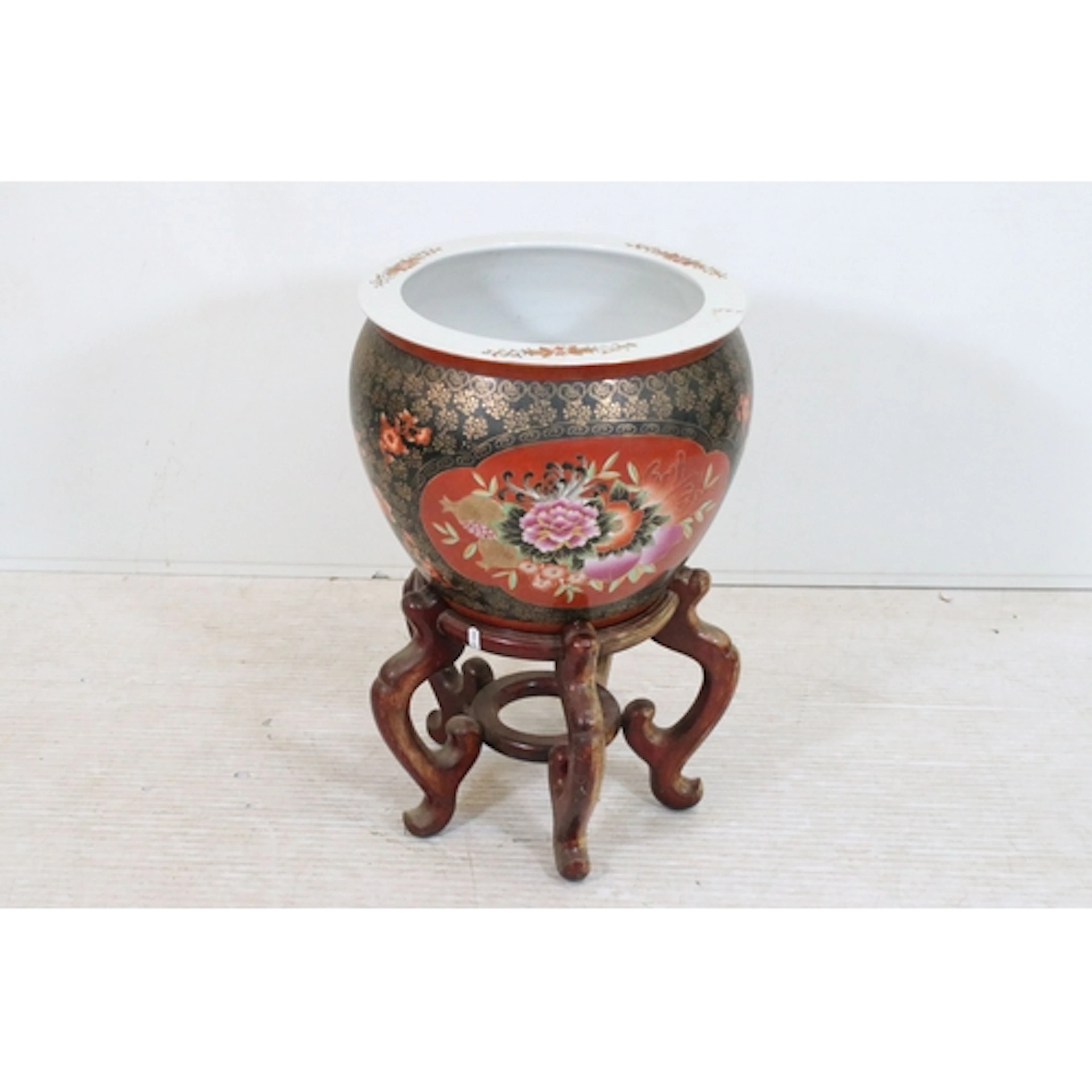 20th century Chinese porcelain fish bowl, decorated to exter...