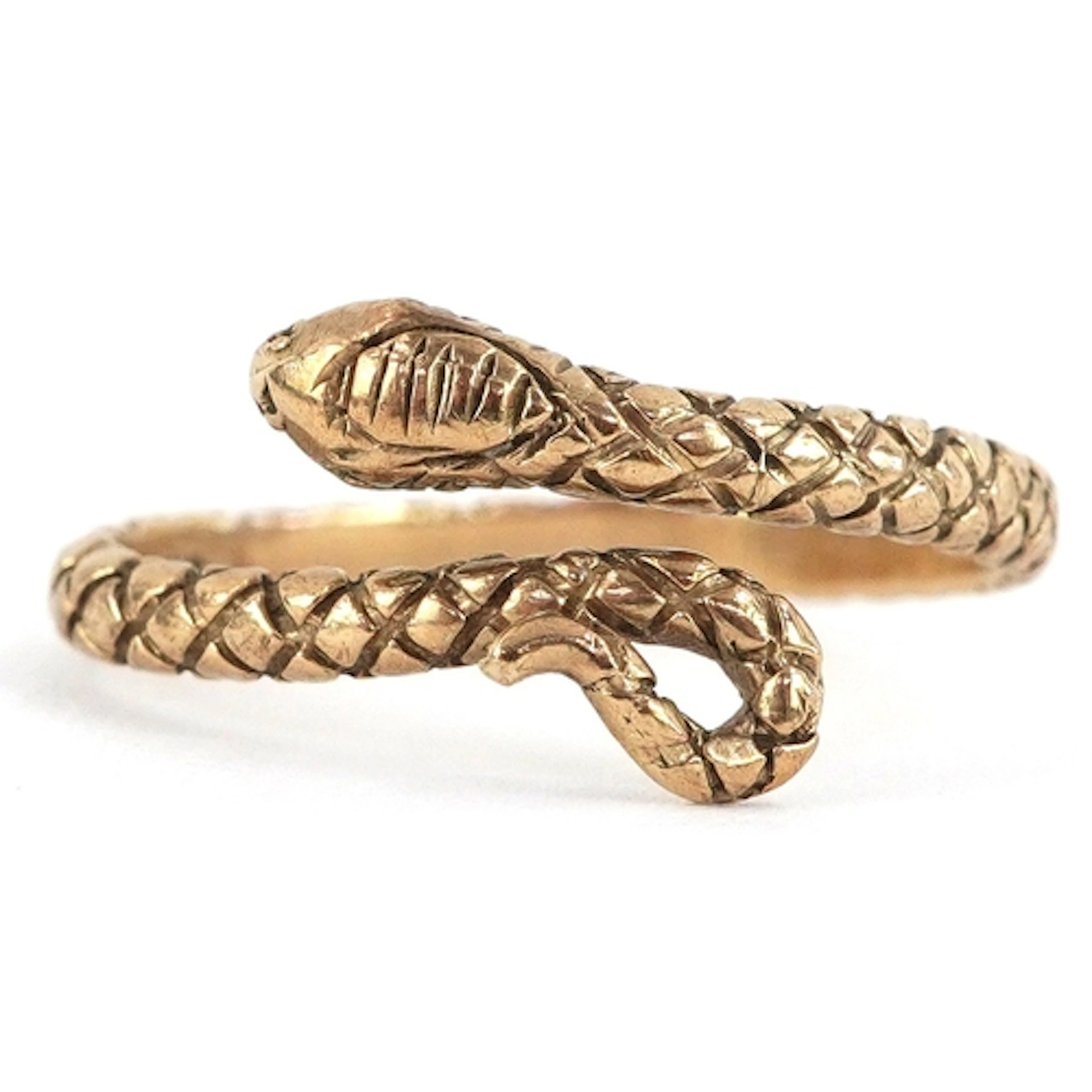 9ct gold serpent ring, size O, 2.1g.
