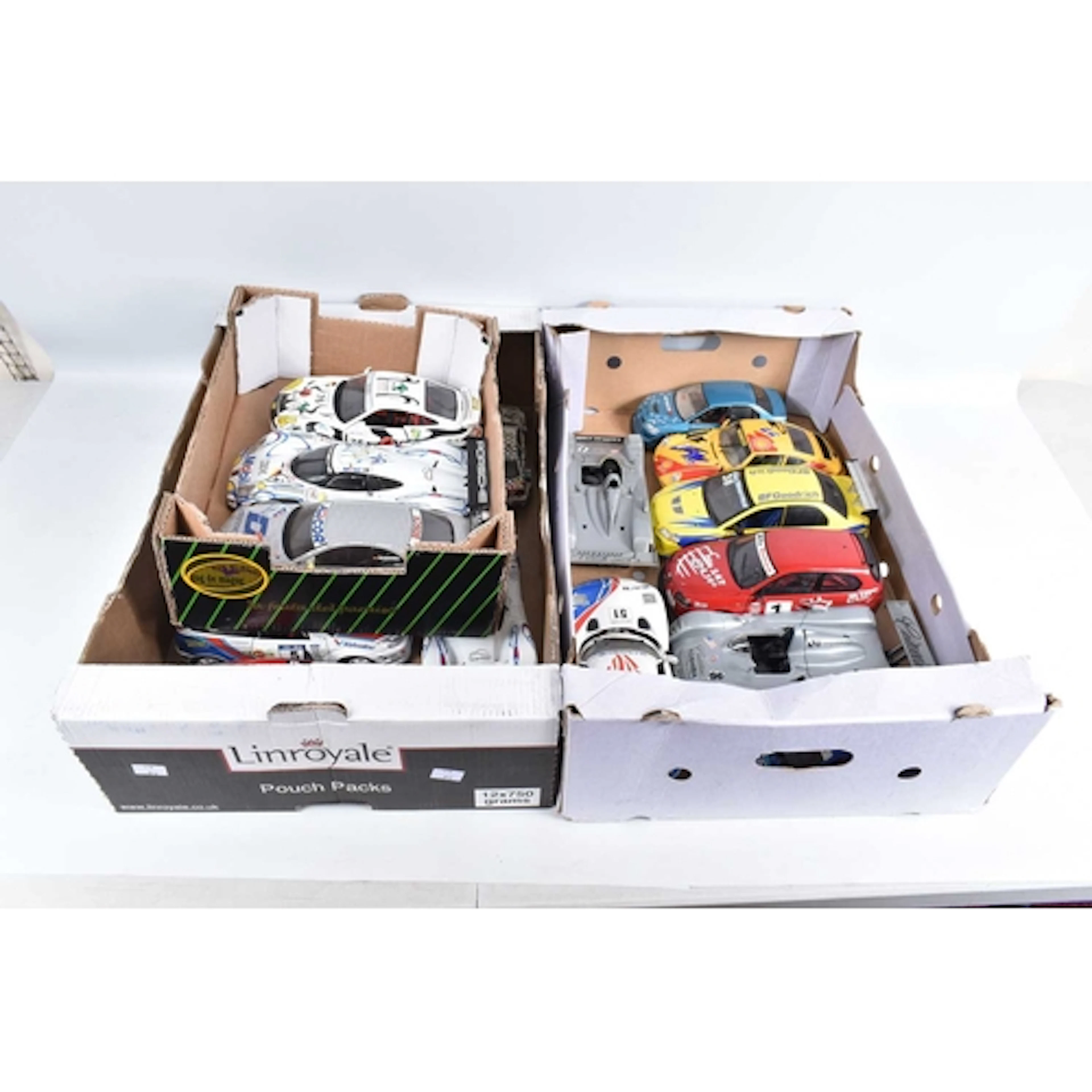 AN UNBOXED GROUP OF BBURAGO AND MAISTO AND SIMILAR DIECAST M...