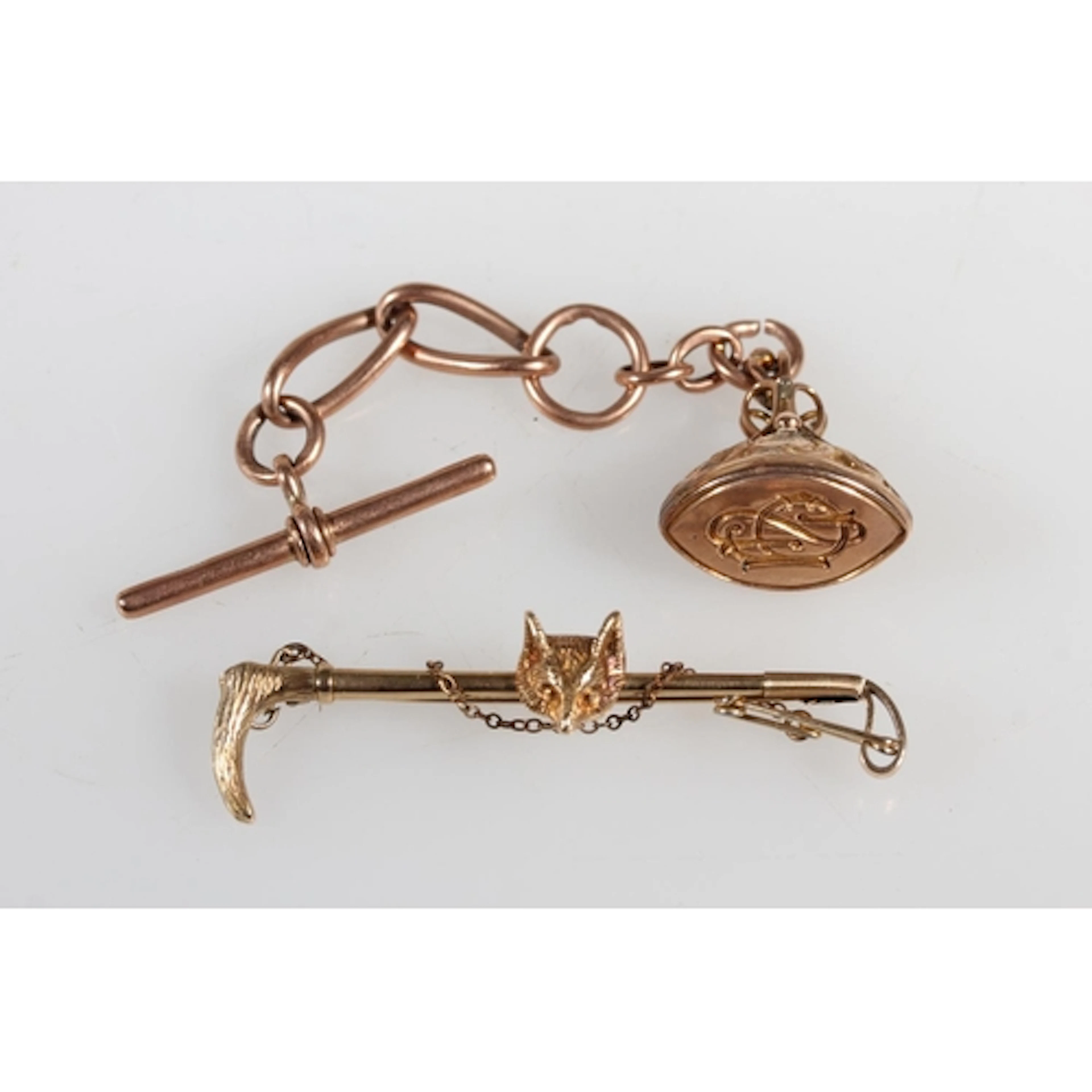 9ct yellow gold fox head mounted brooch, 7.1g and a 9ct yell...