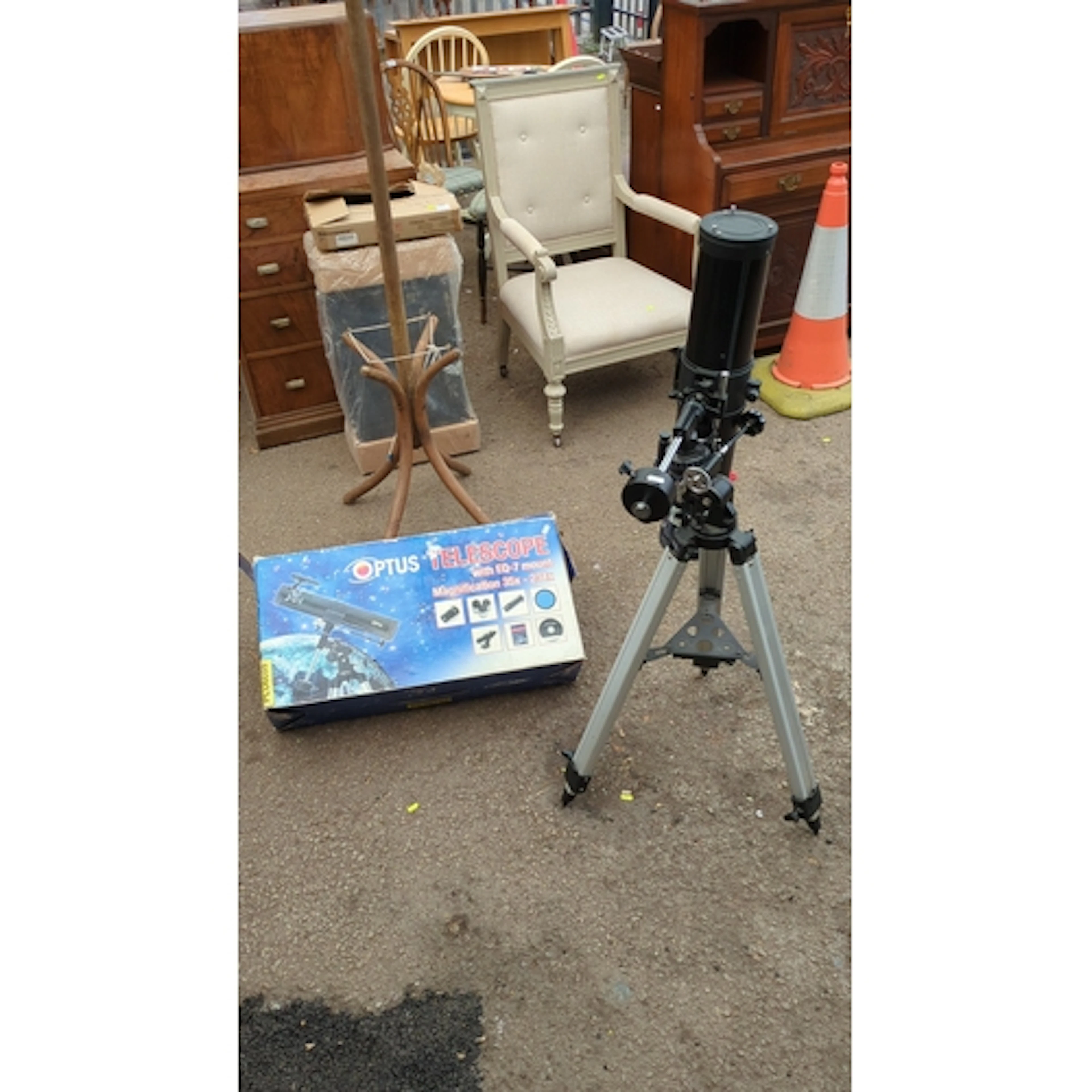 Optus reflecting telescope, Art No. 94-57000, f=700mm/d=76mm...