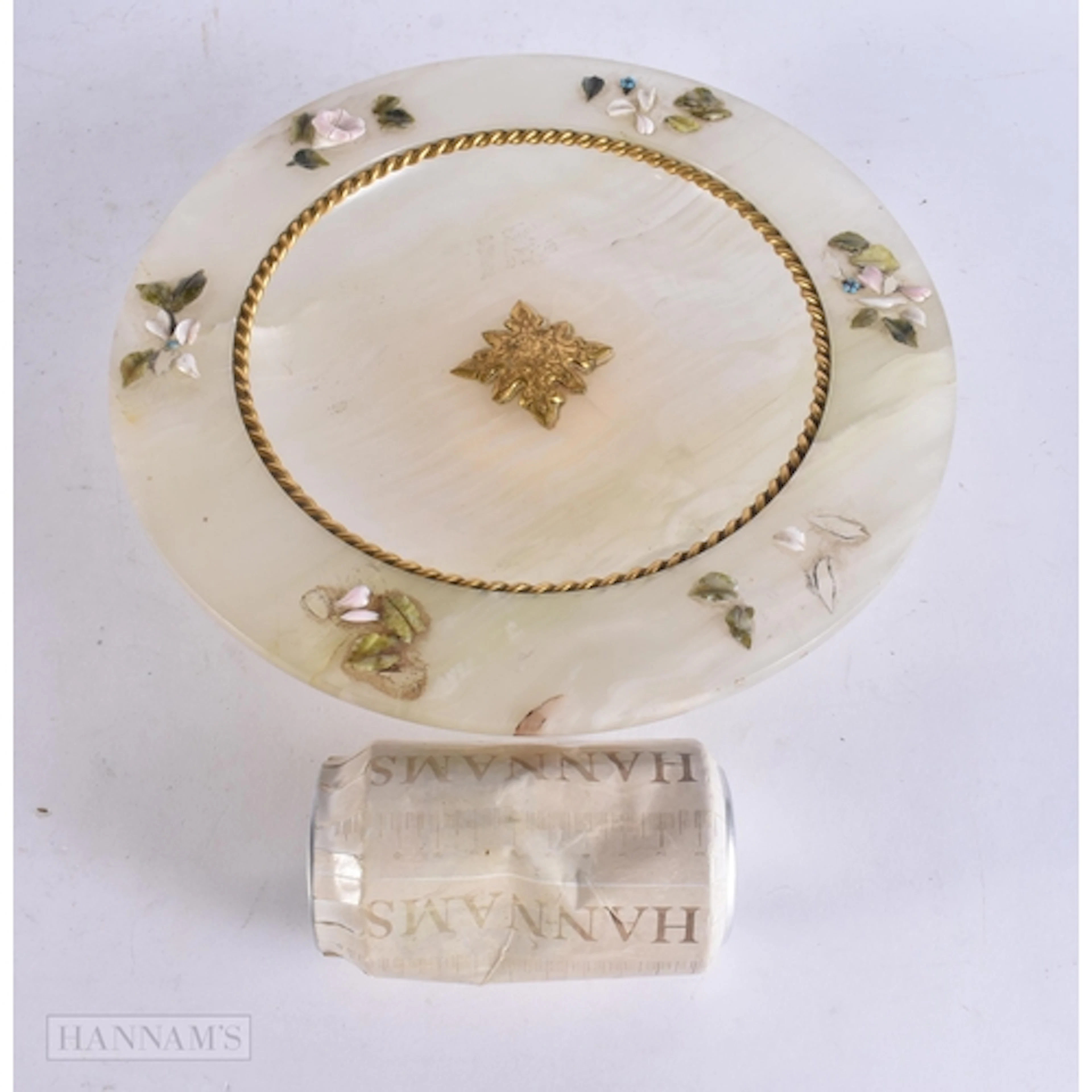 A LARGE LATE 19TH CENTURY ONYX AND Hardstone BRONZE TAZZA de...