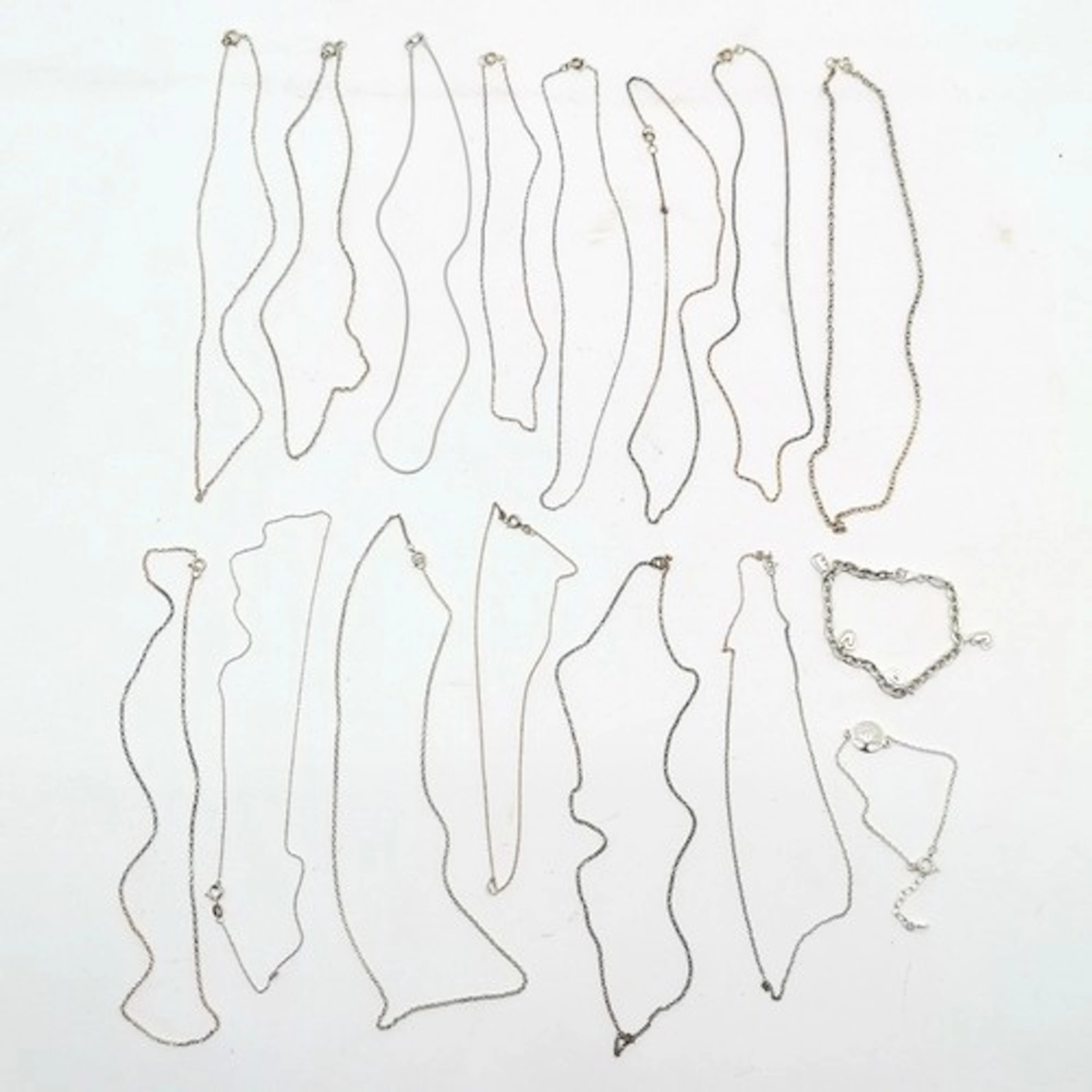 Qty of silver jewellery - 14 x neckchains & 2 x bracelets (L...