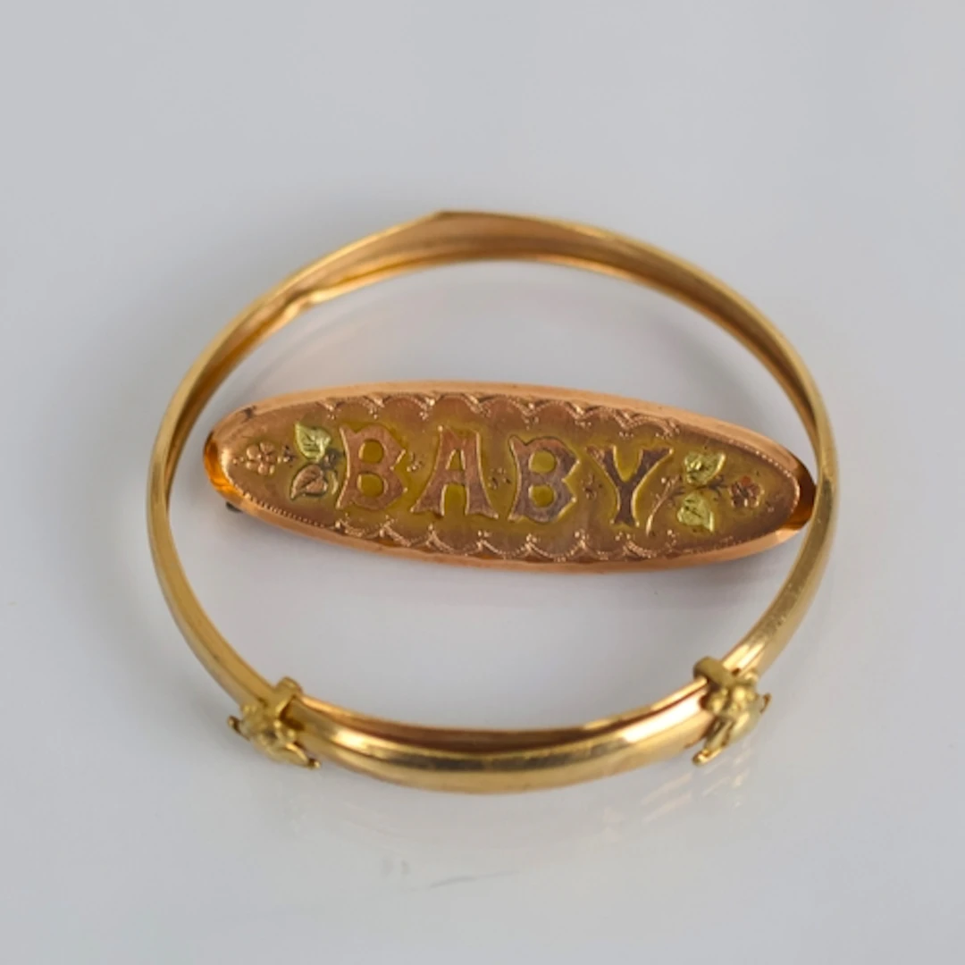 An early 20th century 9ct gold brooch, the lozenge shaped br...
