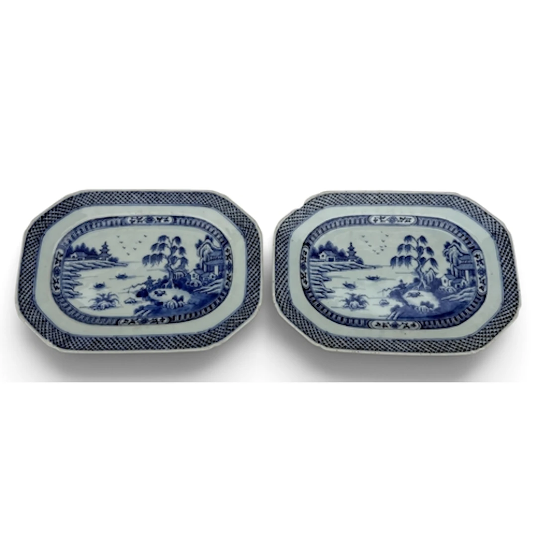 A PAIR OF CHINESE EXPORT BLUE AND WHITE MEAT DISHES, QIANLON...