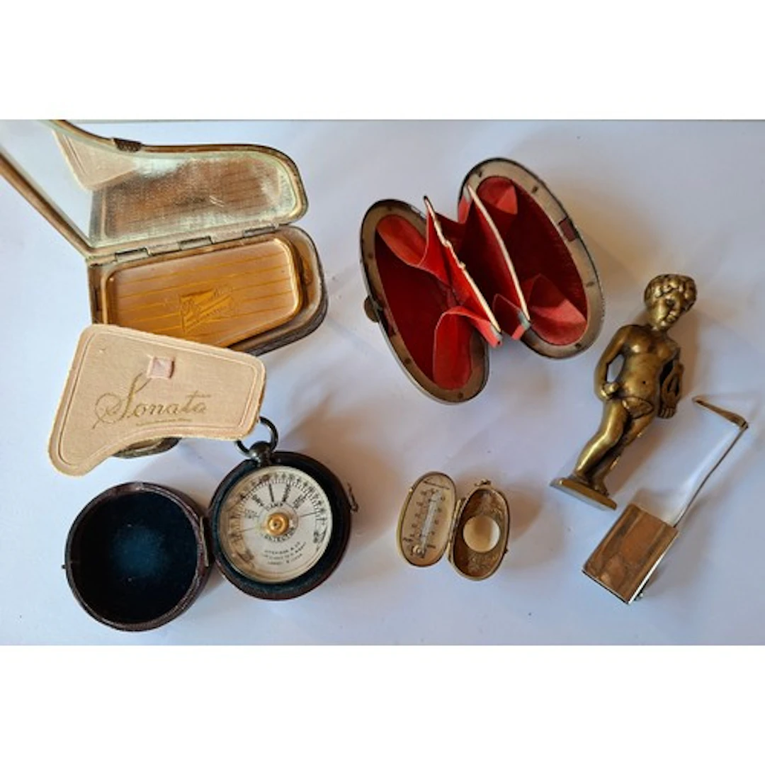 Small collectables comprising a Pygmalion compact in the for...