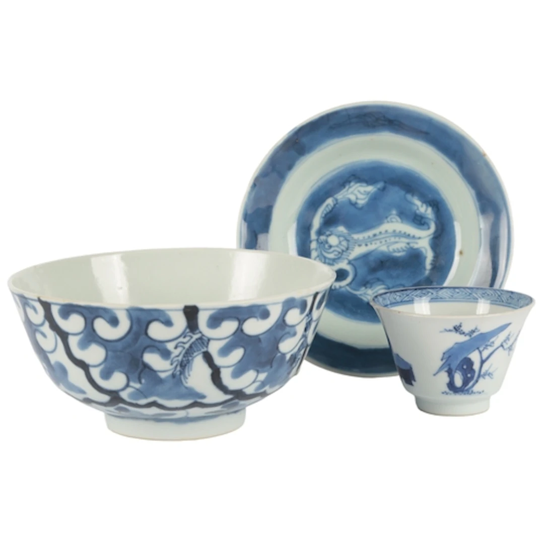 A Chinese blue and white 'chilong' saucer dish and a 'lady a...