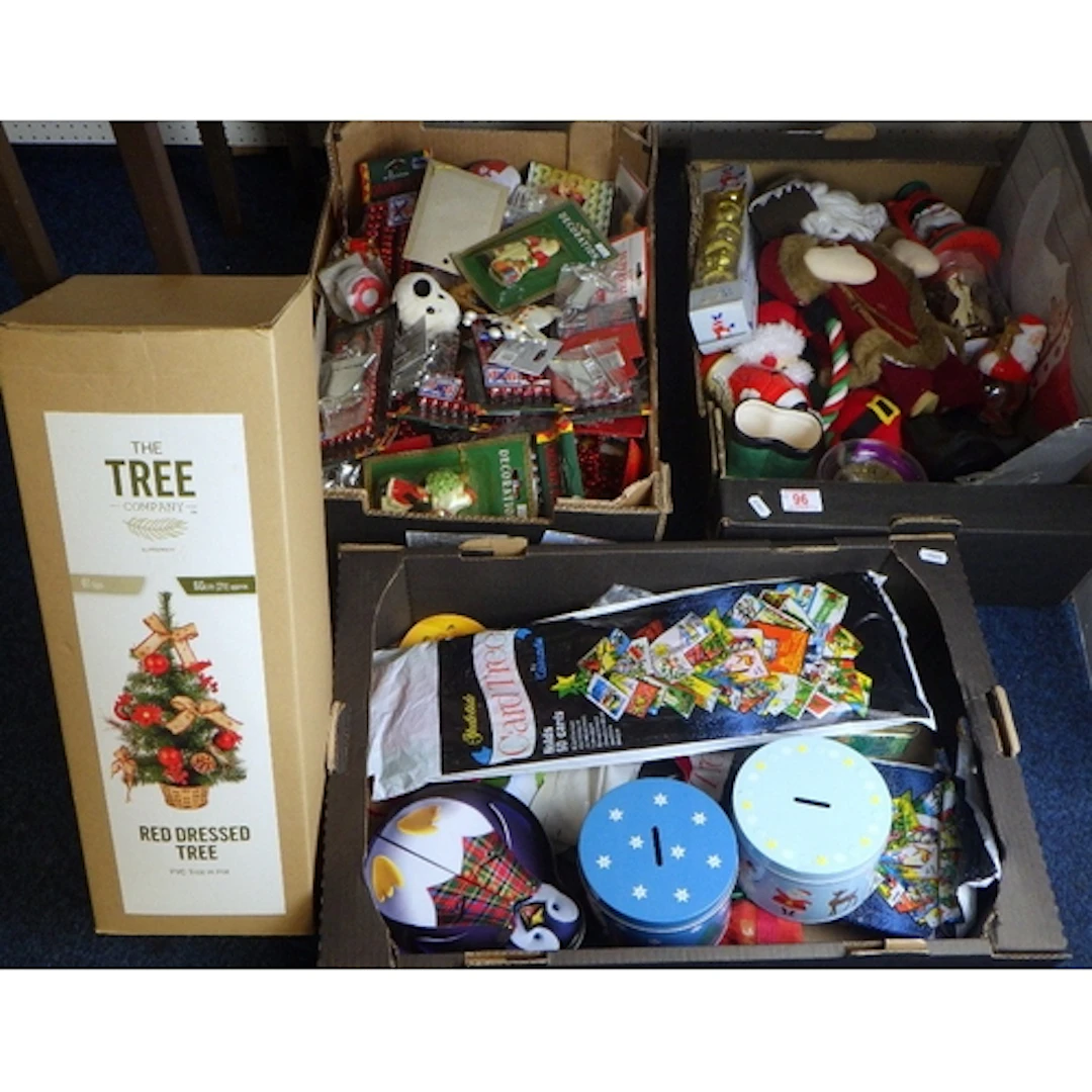 A qty of Christmas decorations (qty)