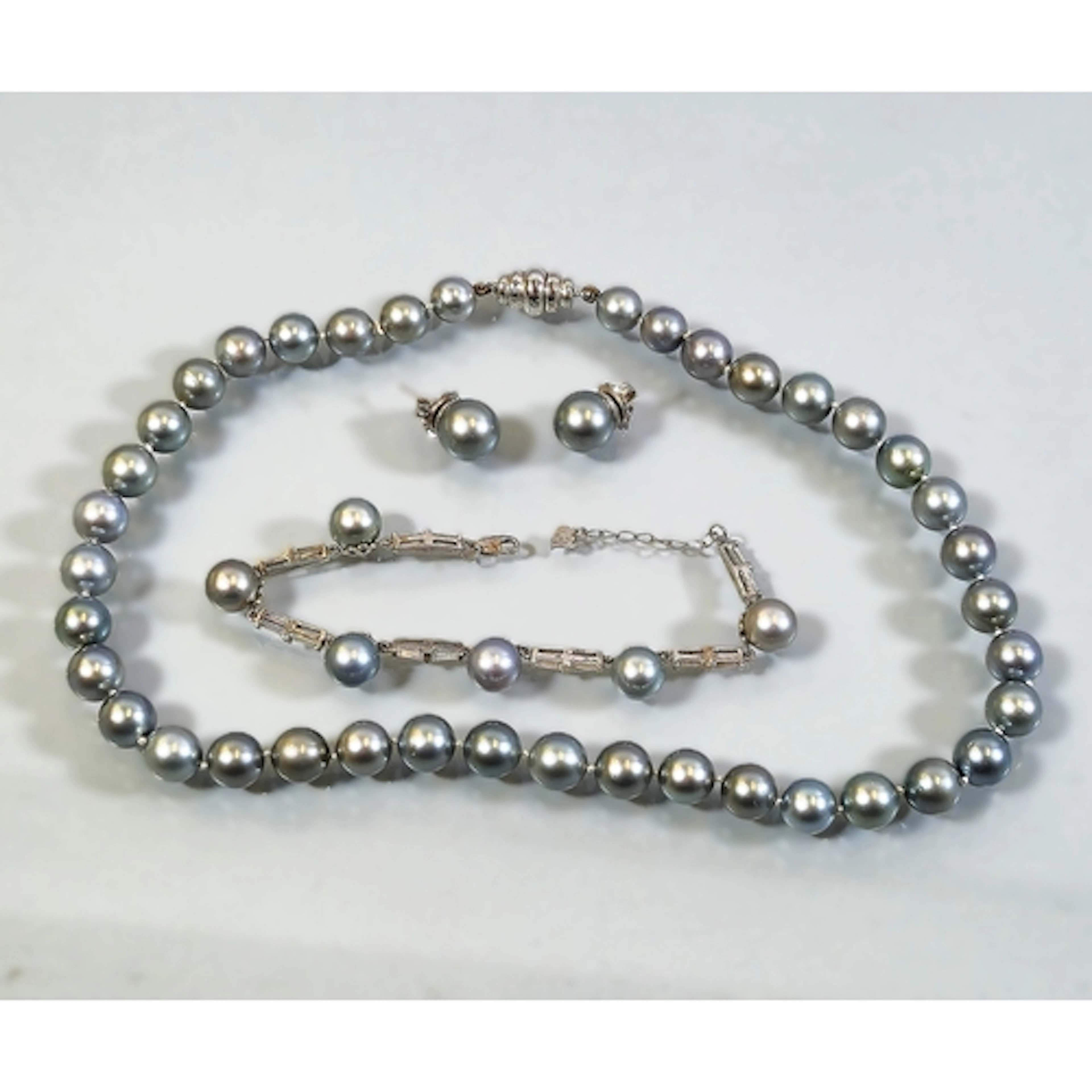 Tahitian style pearl and diamond necklace with a white metal...