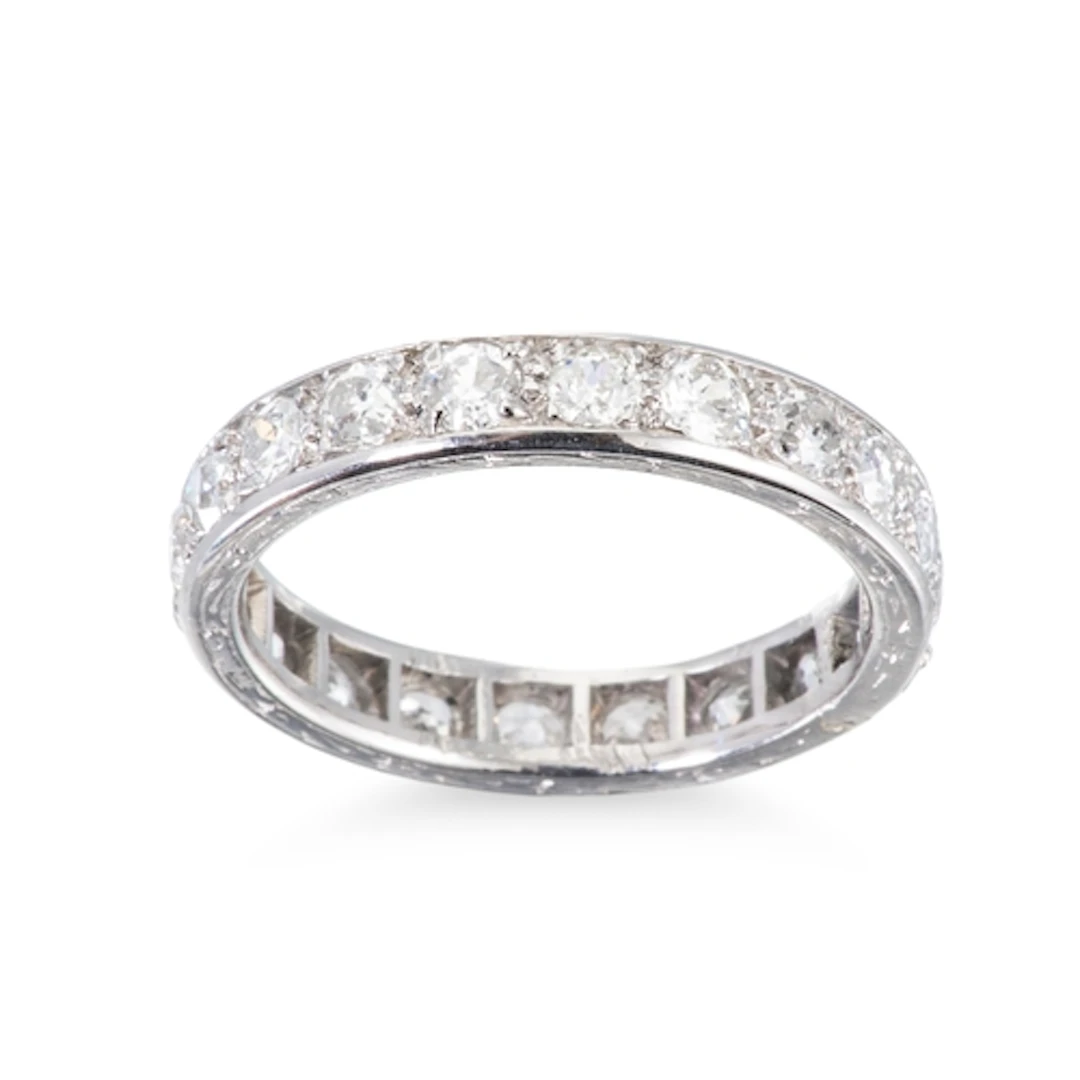 AN EARLY 20TH CENTURY FULL BANDED DIAMOND ETERNITY RING, set...
