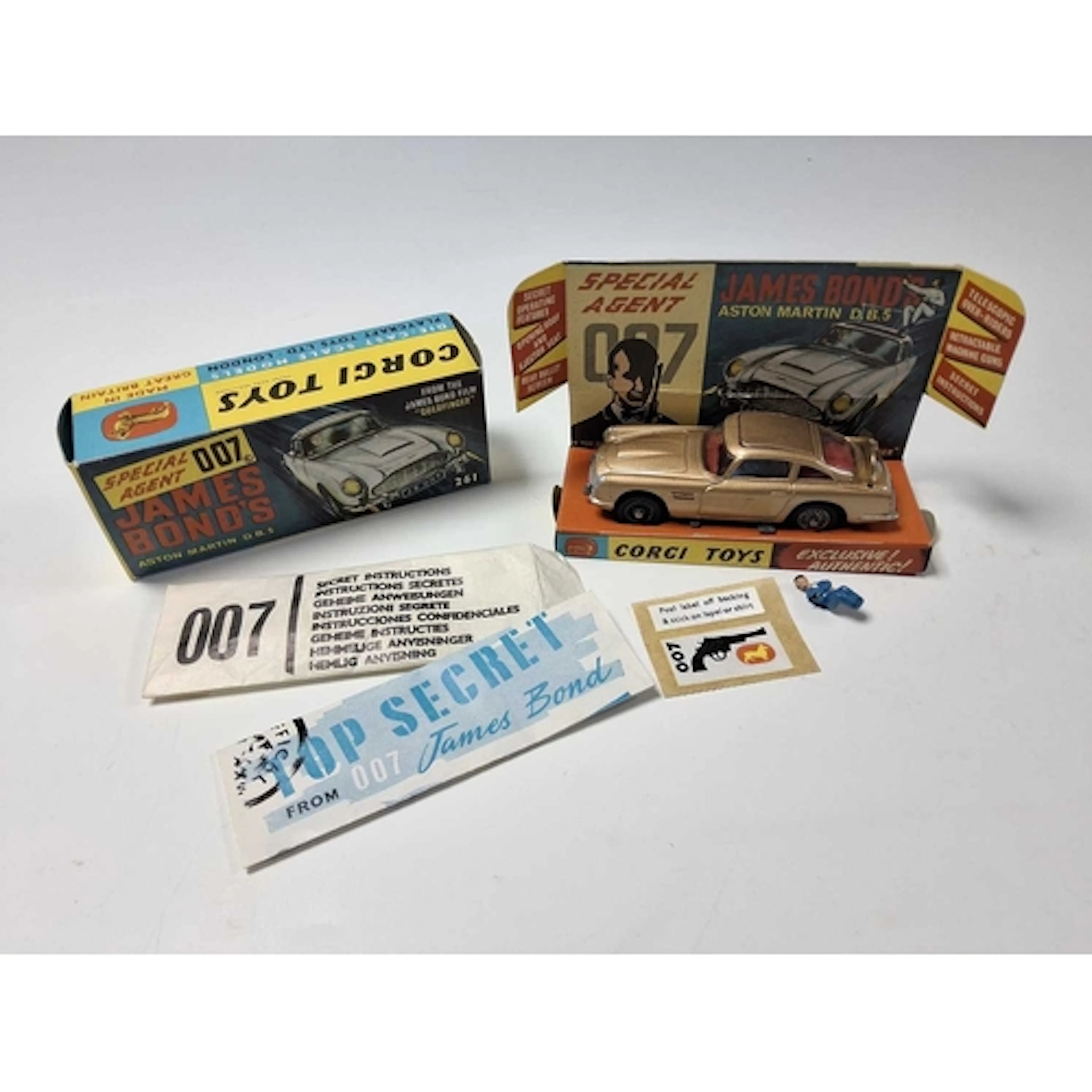 A BOXED CORGI DIECAST JAMES BOND'S ASTON MARTIN DB5, no 261,...