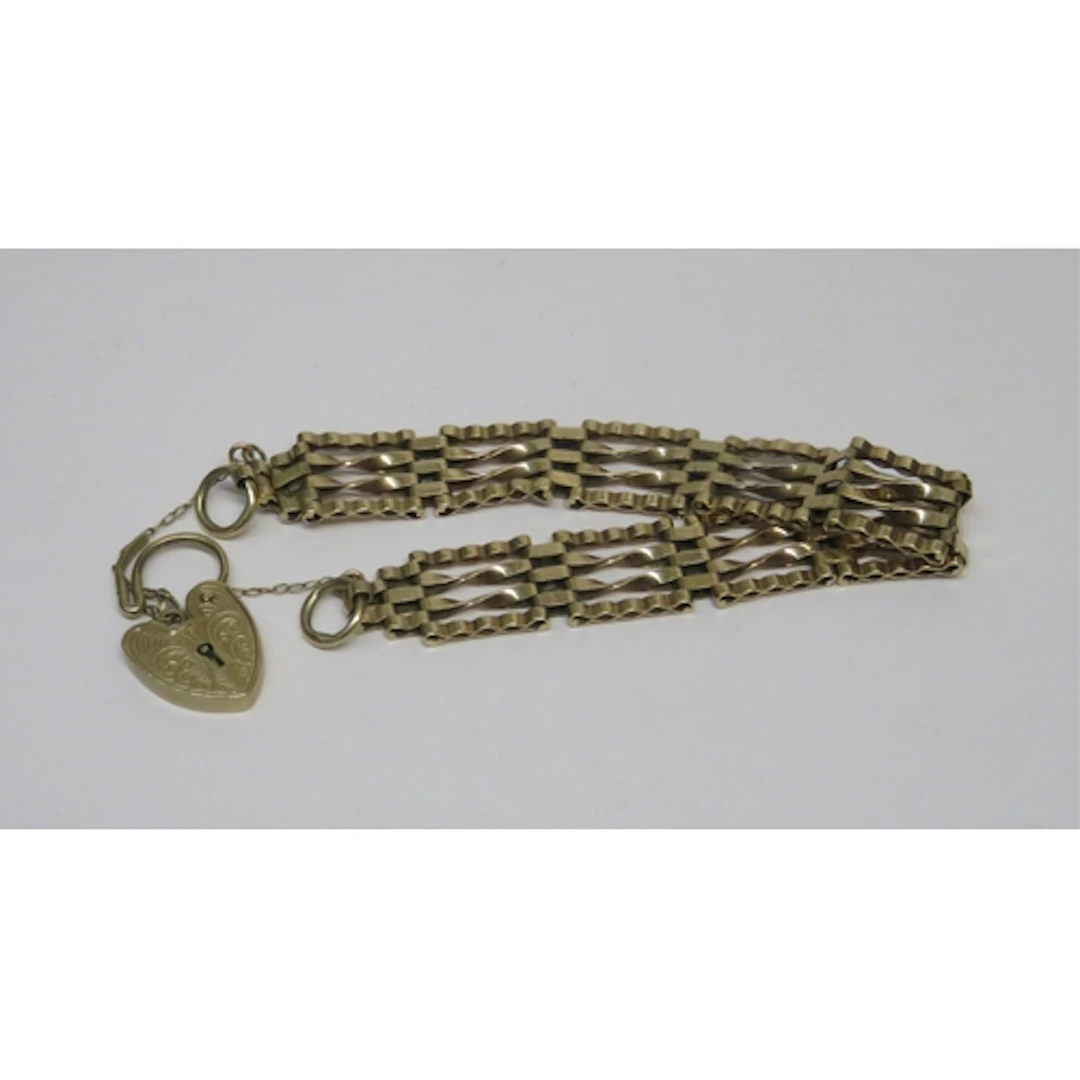 9ct Gold gate bracelet with padlock clasp, 15.2g