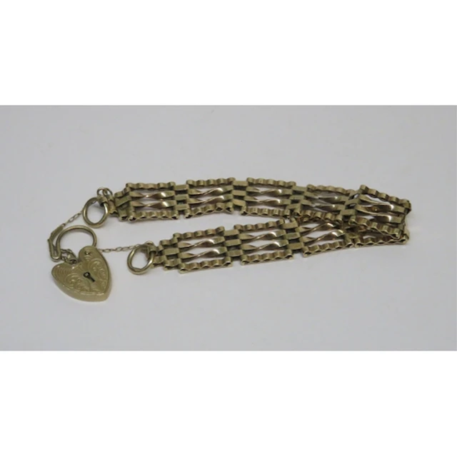 9ct Gold gate bracelet with padlock clasp, 15.2g