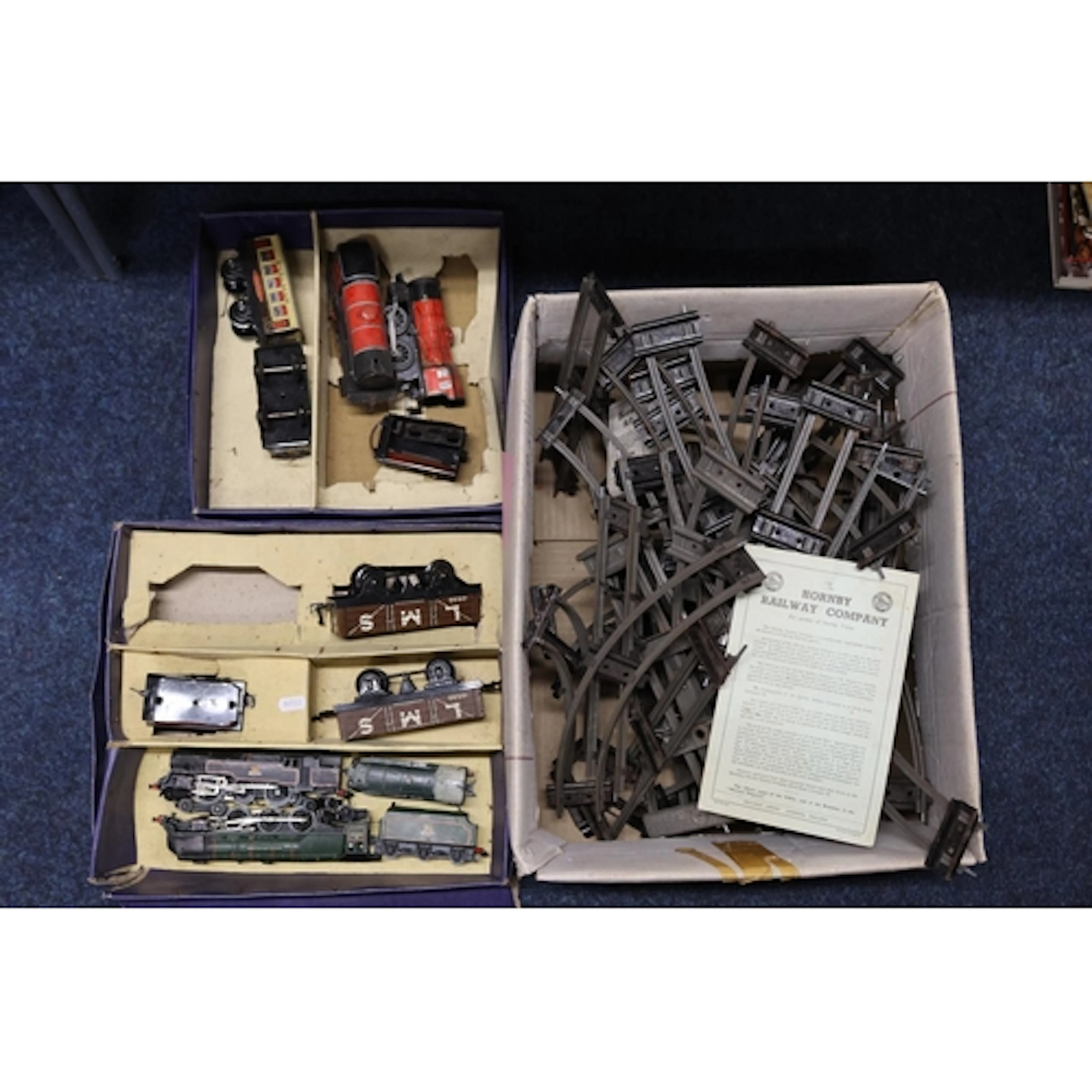 Hornby O Gauge clockwork Mechanical Goods set, and a box of ...