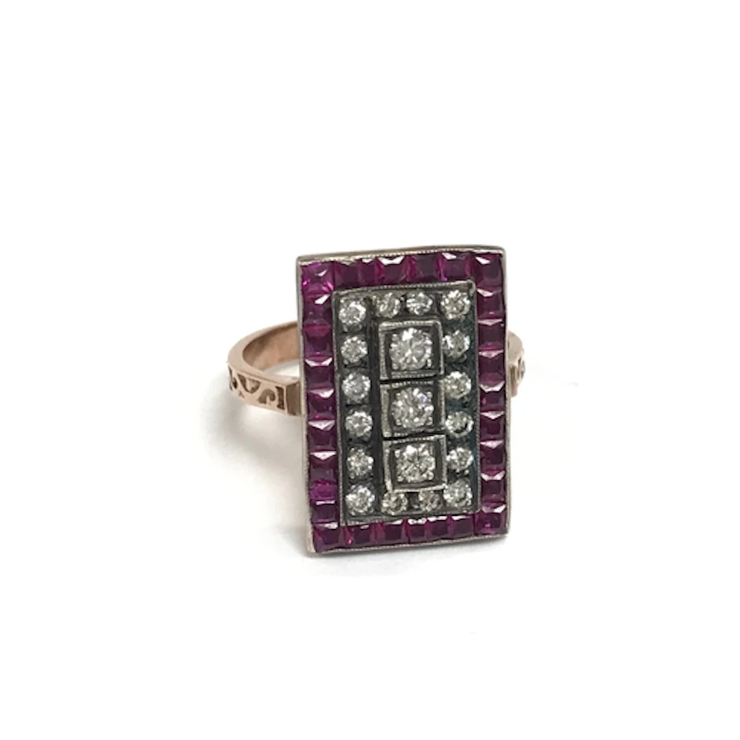 An 8ct rose gold art deco style panel ring set with a cluste...