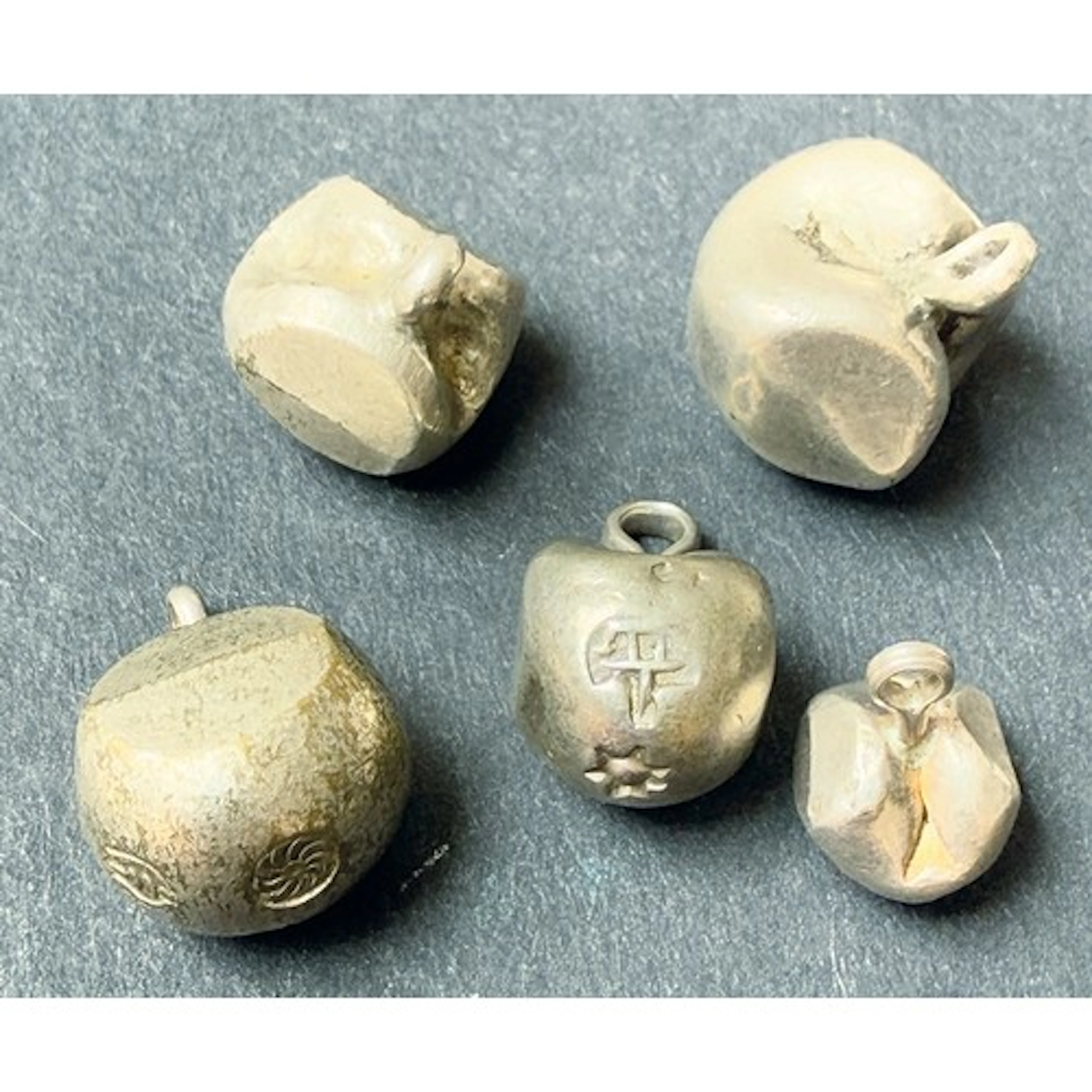 Thailand – A group of x5 Thai Silver Bullet Money Coins (pho...
