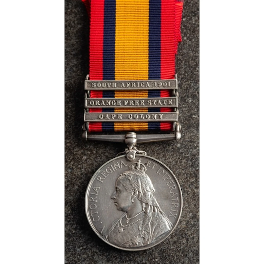 A Queens South Africa medal and 3 clasps awarded to Pte H P ...