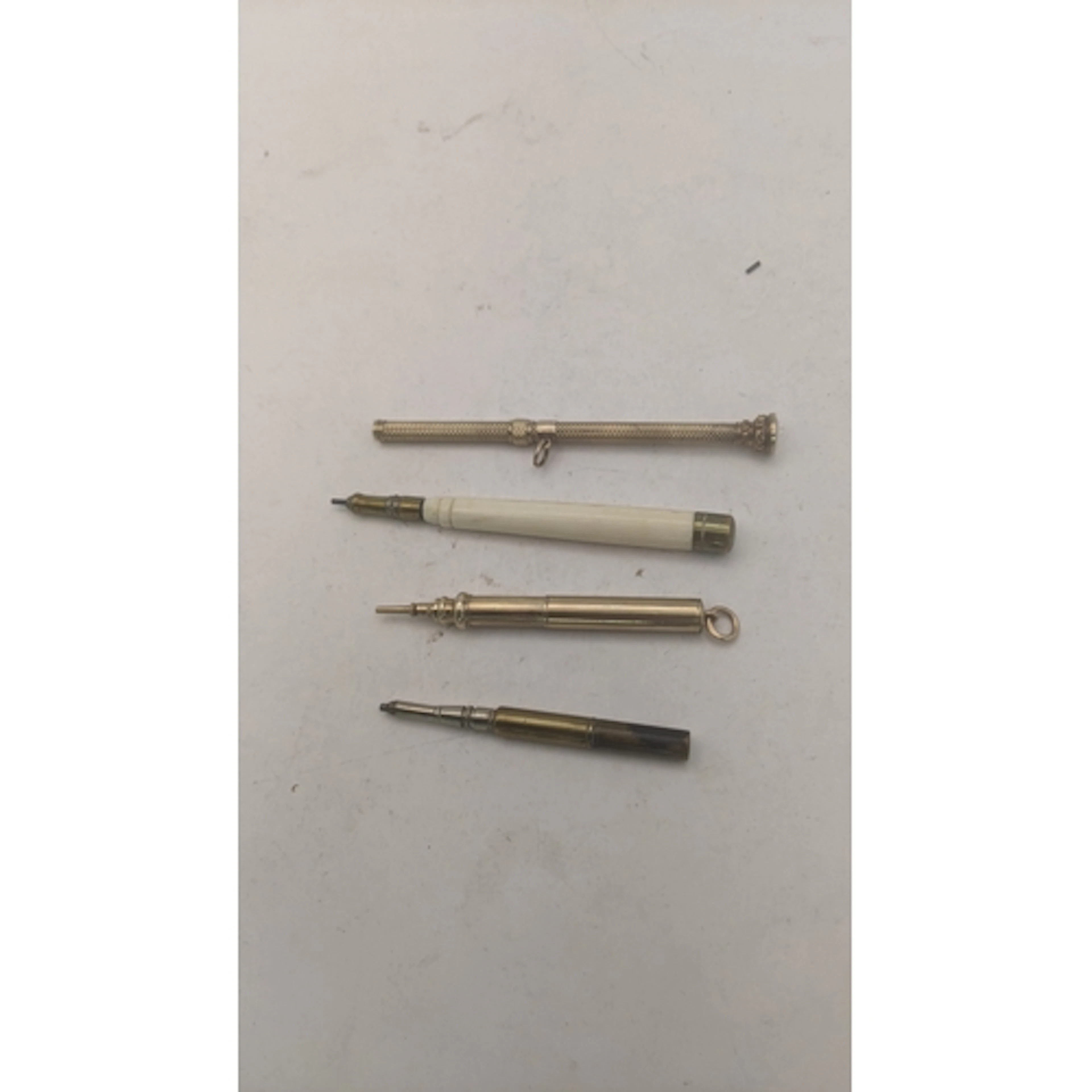 Vintage propelling pencils to include a Moroan yellow metal ...