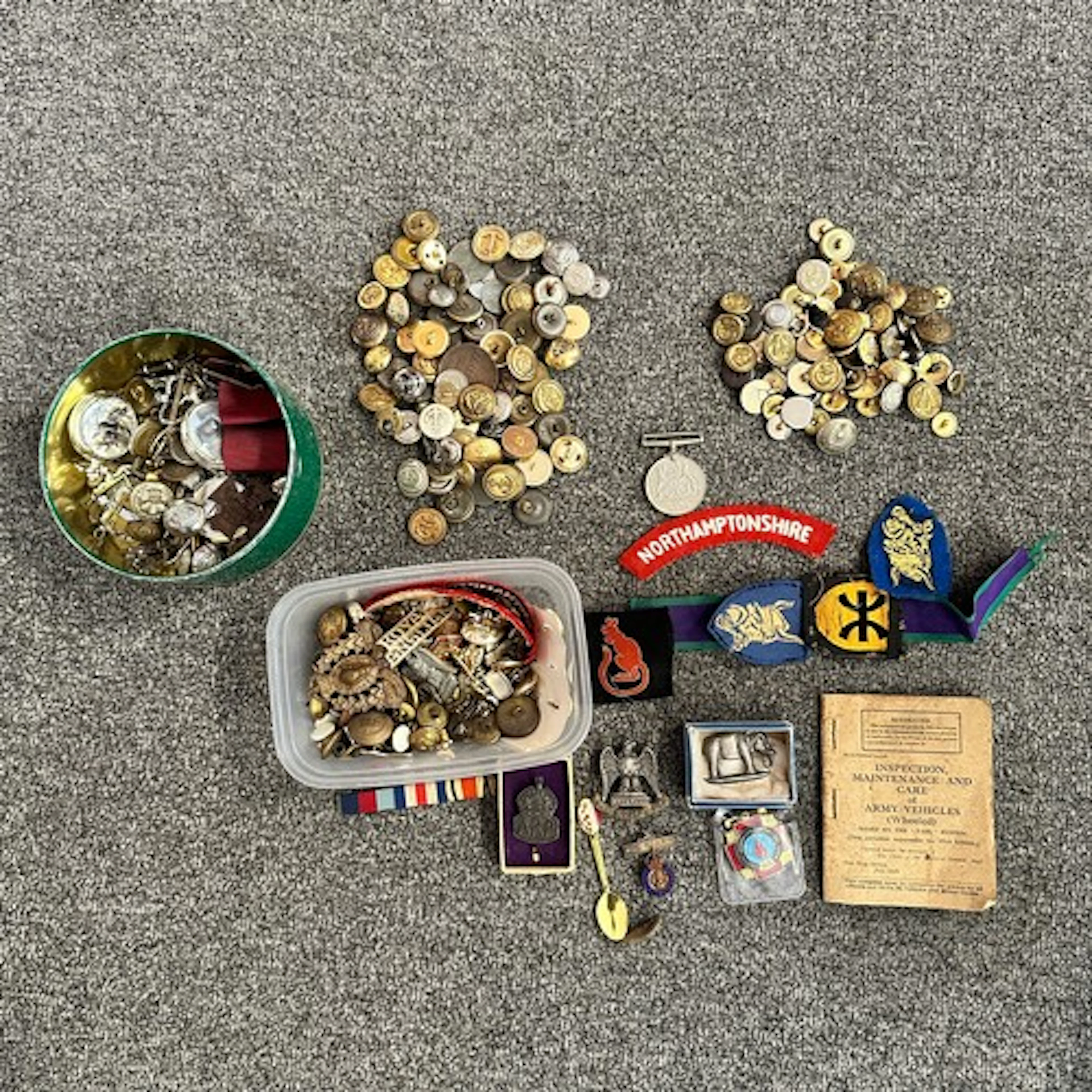 Accumulation of badges and buttons in tin, box and bag, most...