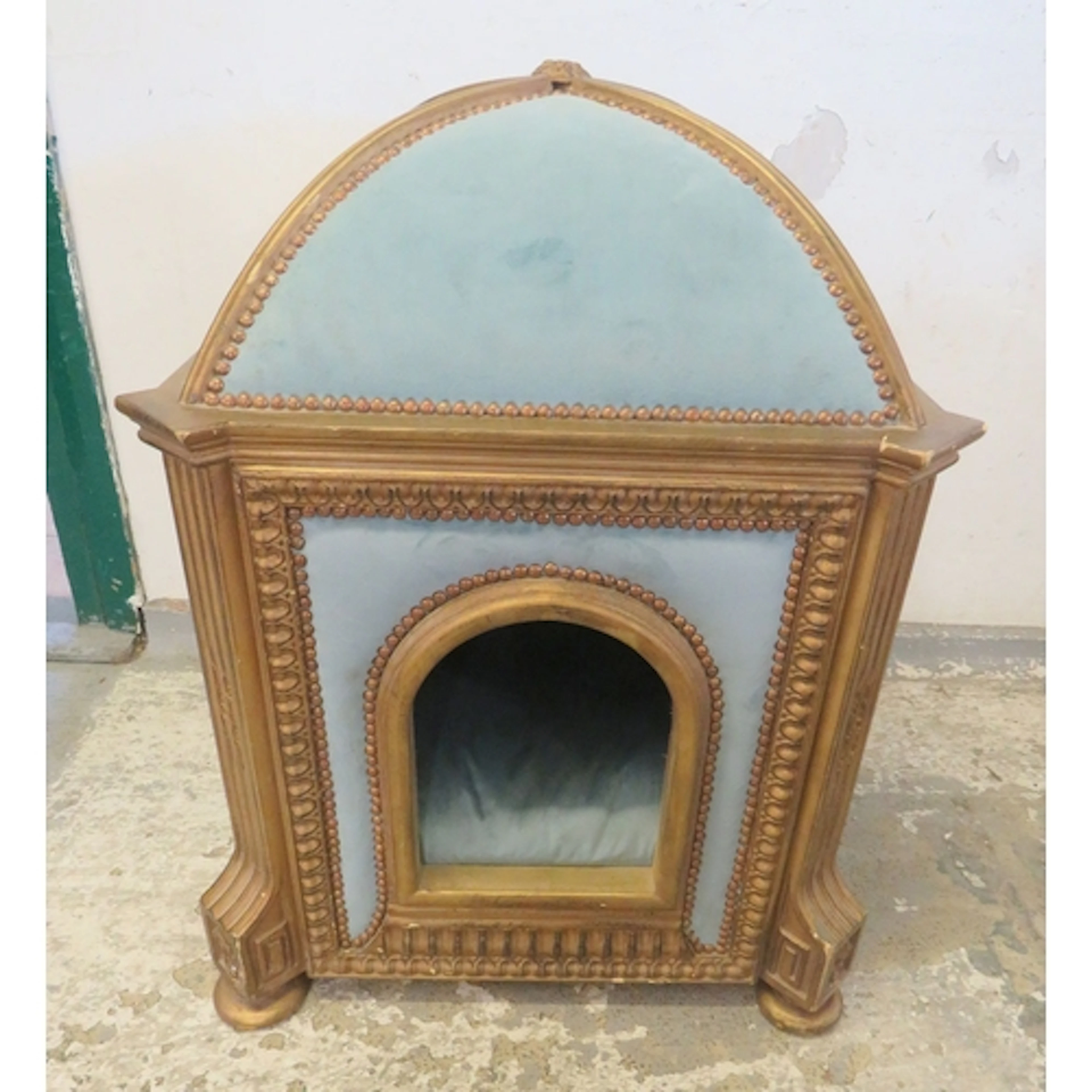Pet Bed (apparently based on the bed of Marie Antoinette) wi...