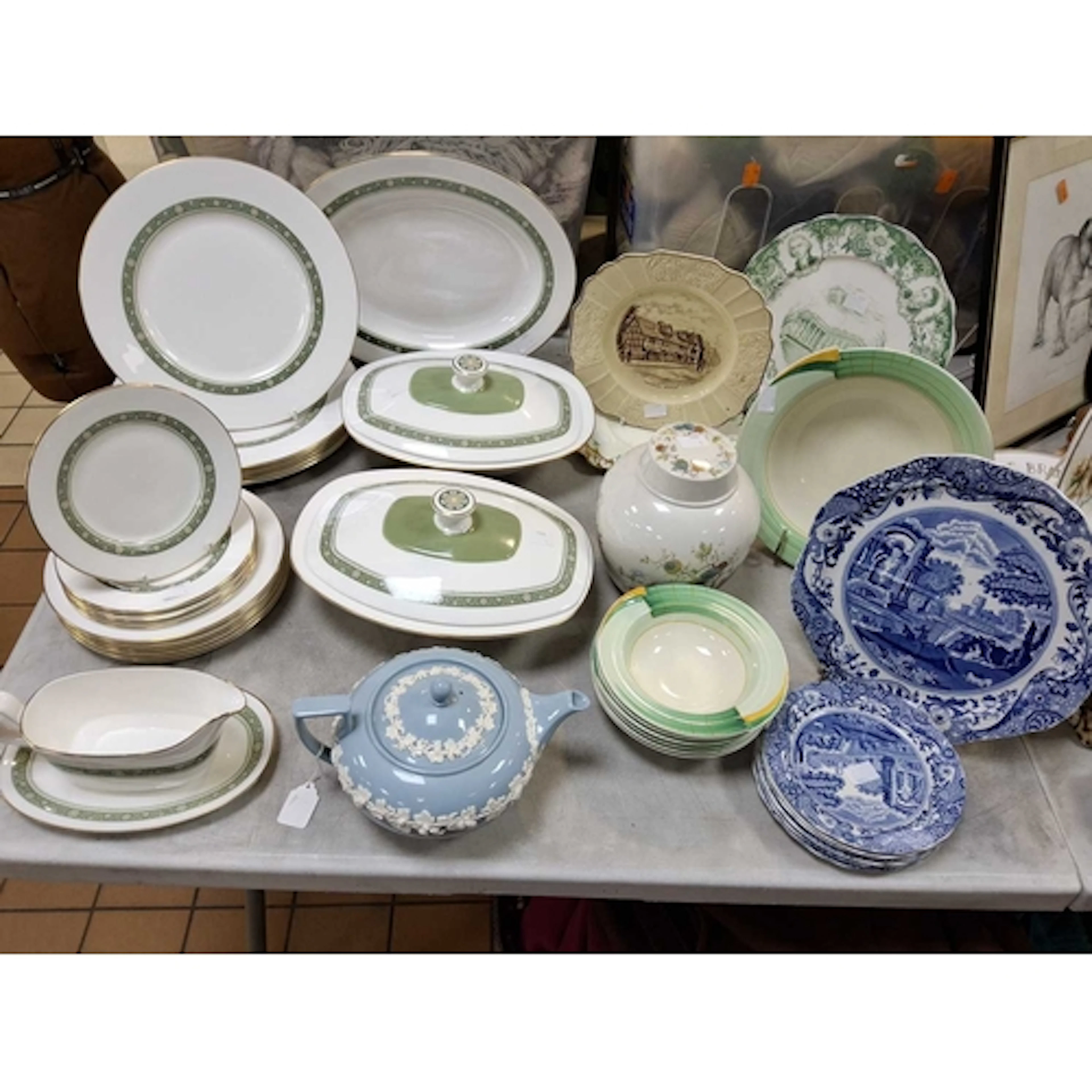 A GROUP OF VINTAGE DINNERWARE comprising an Art Deco 'Royal ...