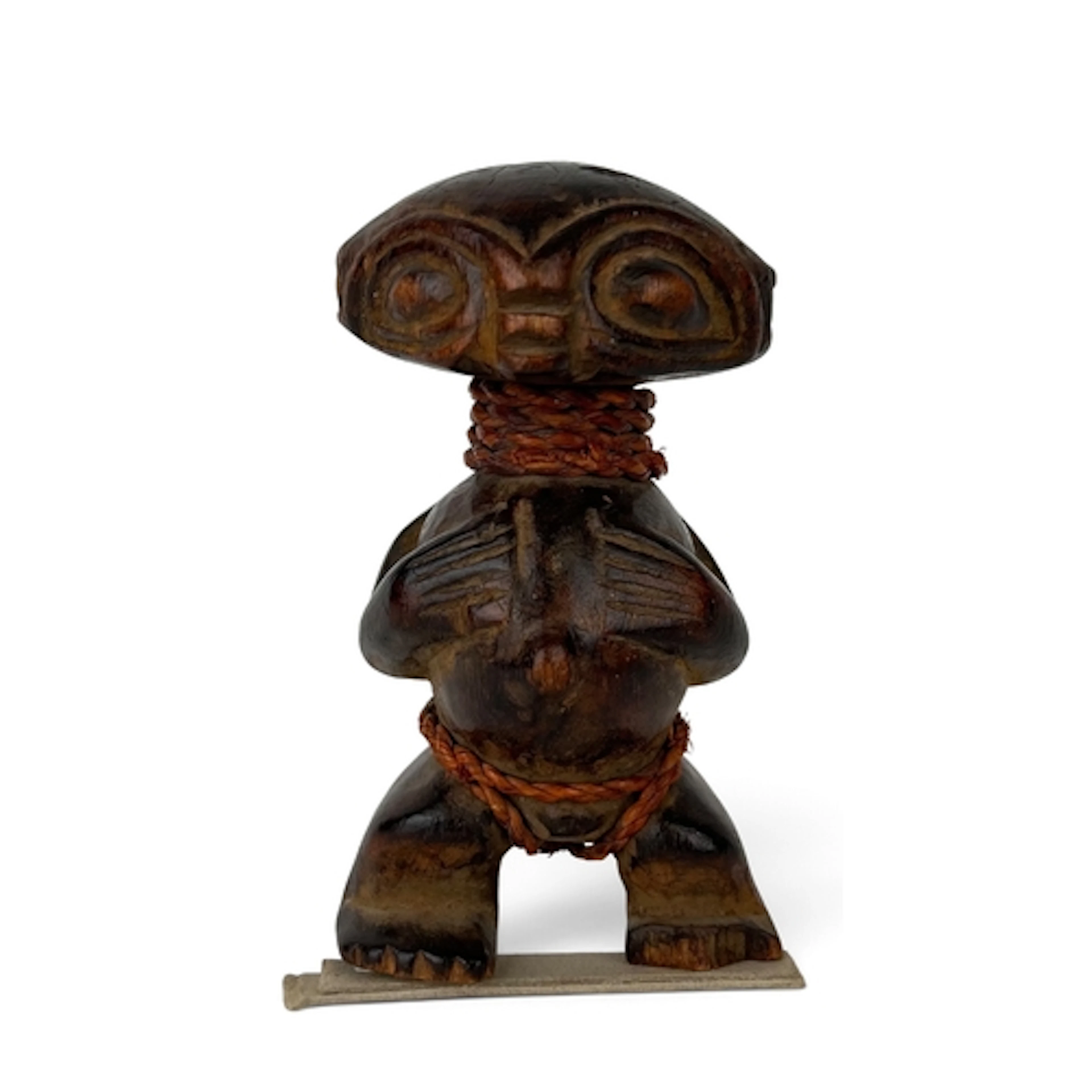 AN AFRICAN TRIBAL CARVED WOODEN FIGURE 12cm