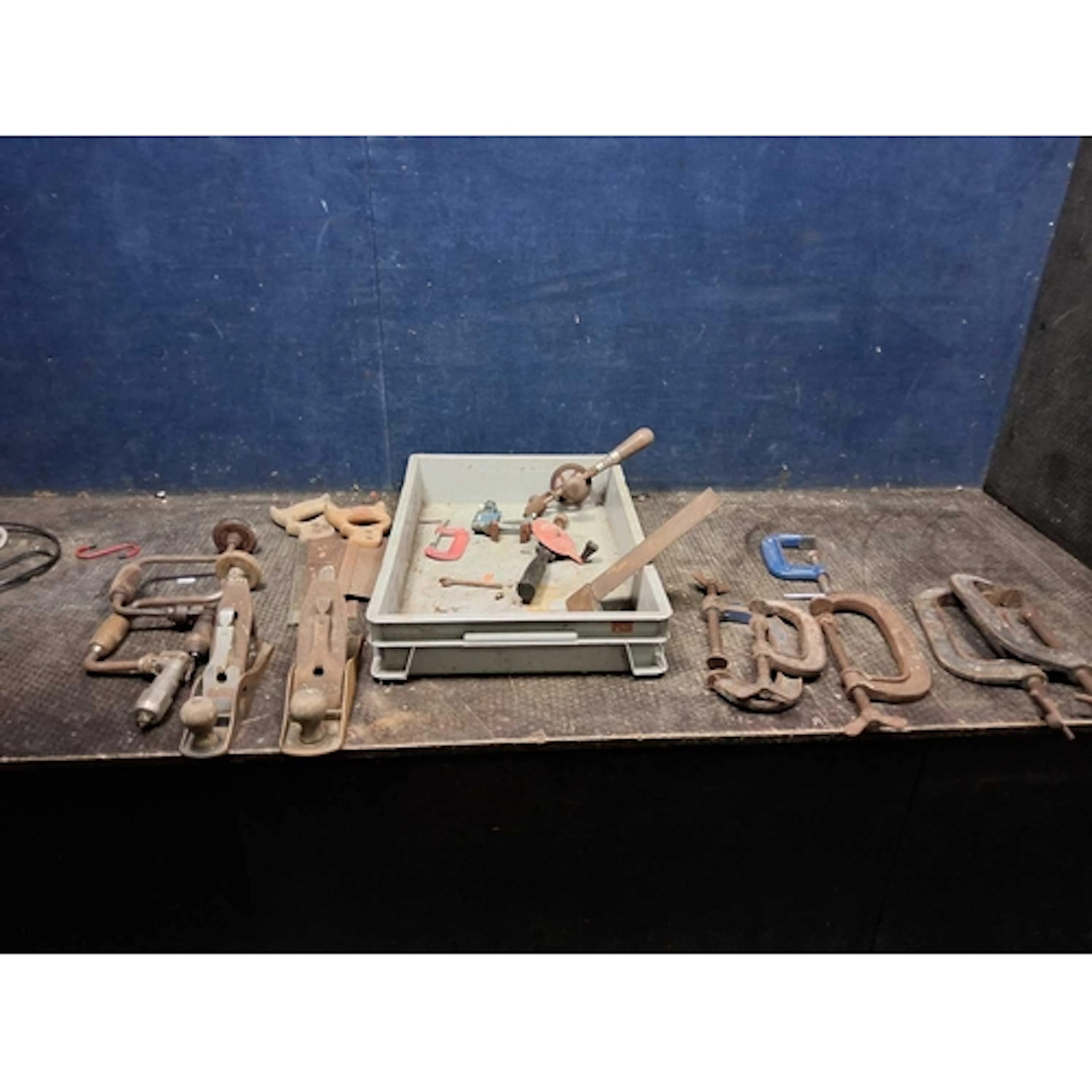 A TRAY CONTAINING WOODWORKING TOOLS including a Stanley No 4...