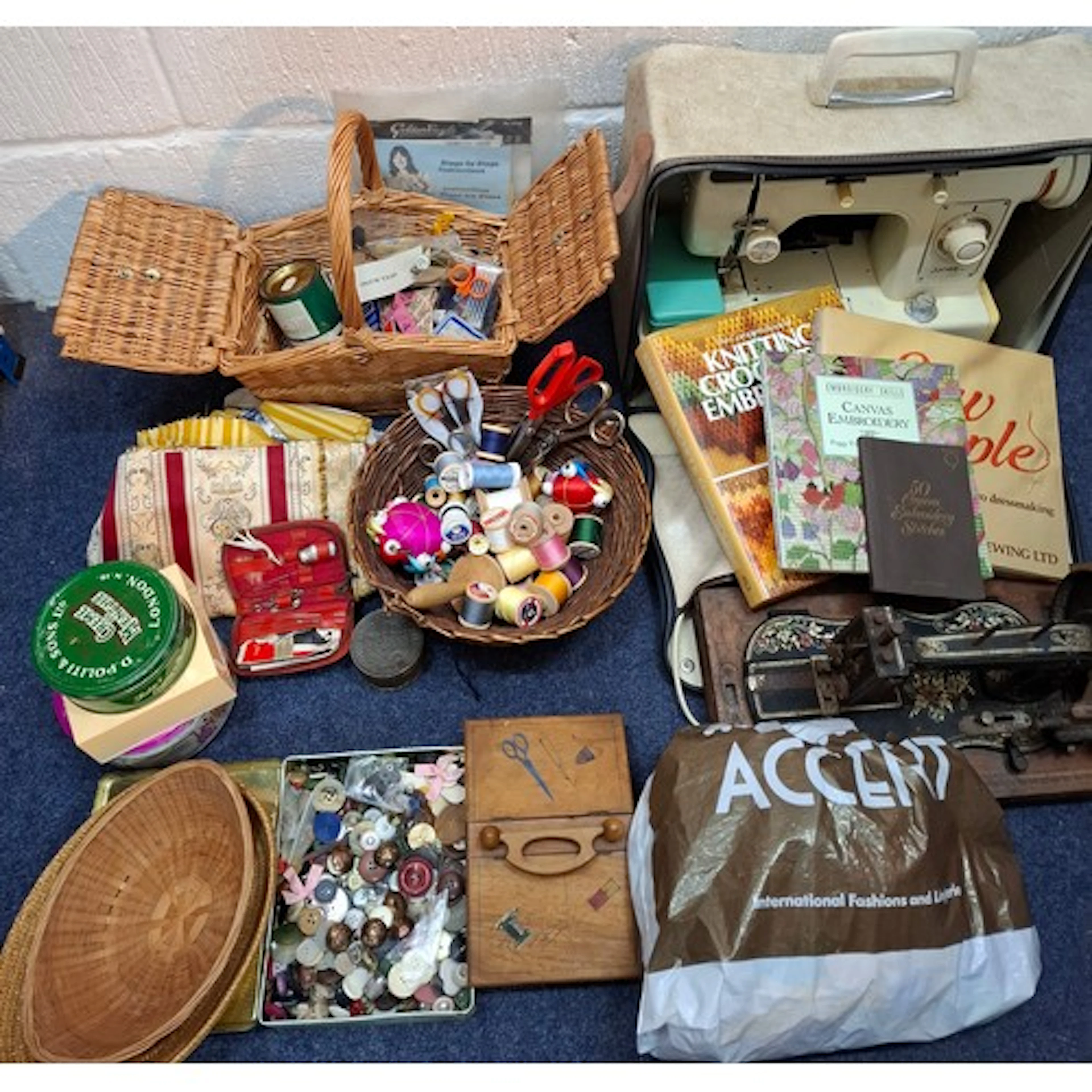 Mixed vintage sewing related items to include wooden cotton ...
