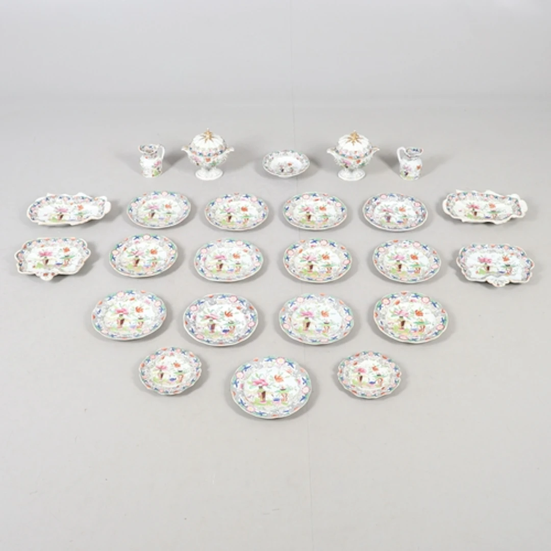 MASONS PART DINNER SERVICE - 'TABLE & FLOWER POT' DESIGN. A ...
