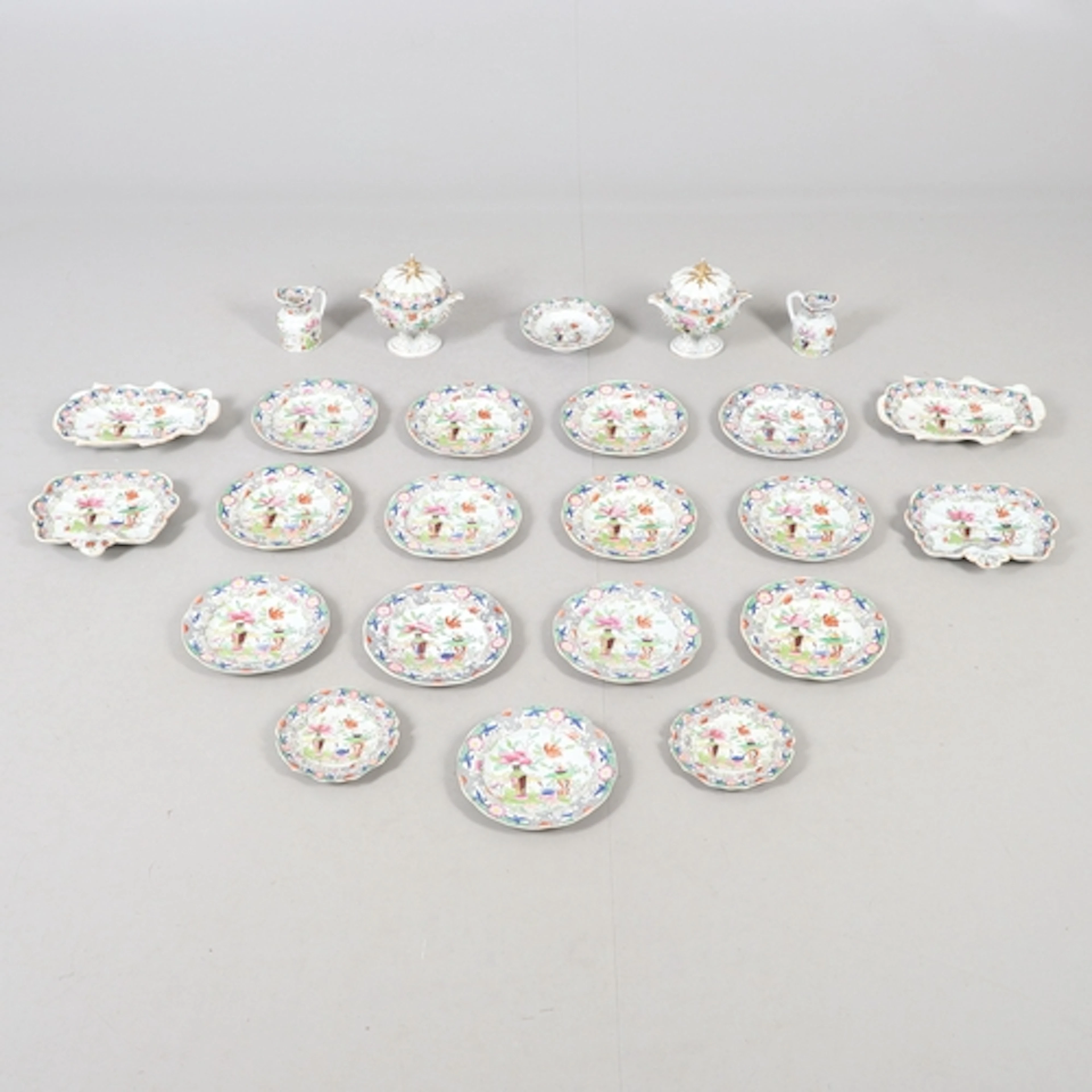 MASONS PART DINNER SERVICE - 'TABLE & FLOWER POT' DESIGN. A ...