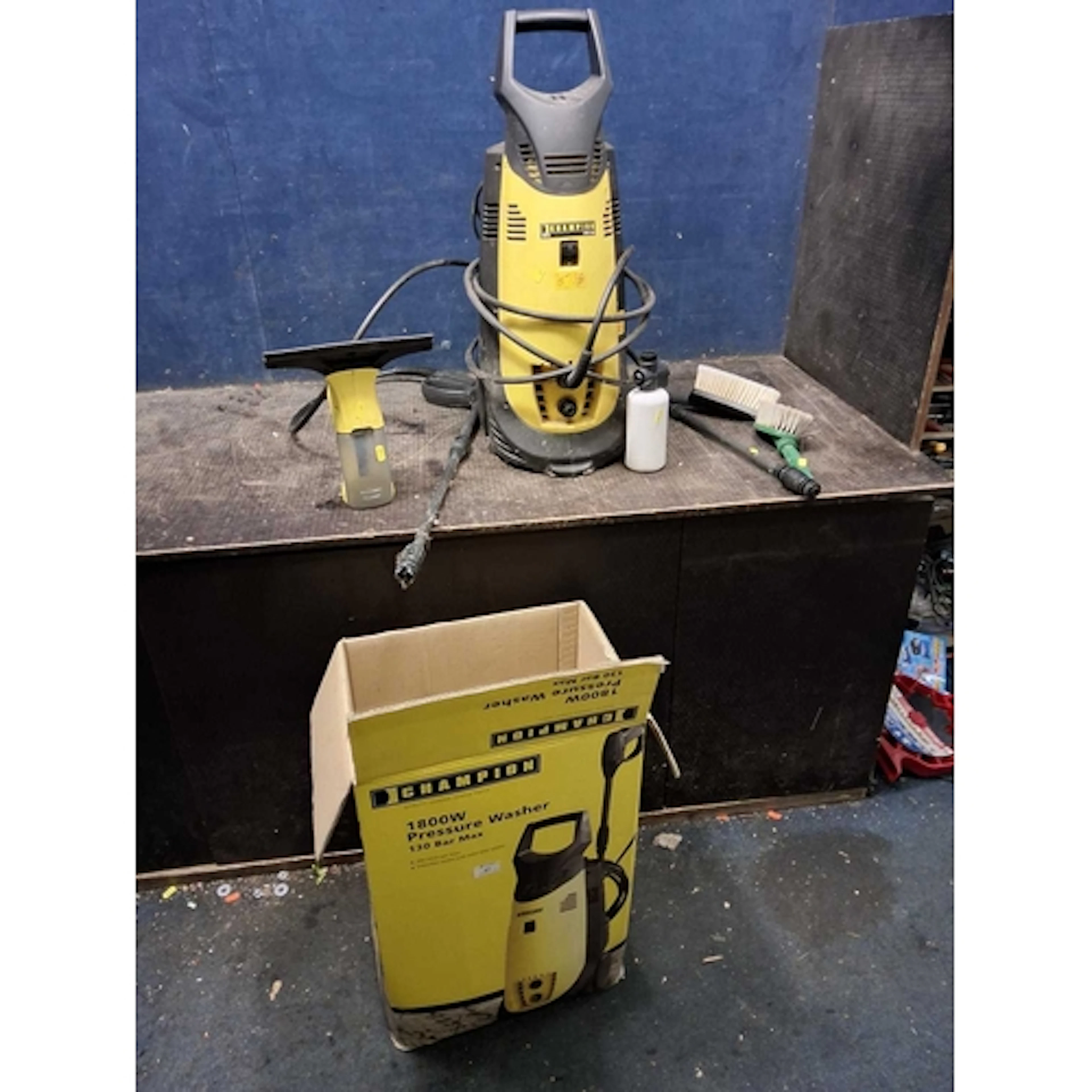A CHAMPION CPW1800 PRESSURE WASHER with lance, shampoo bottl...