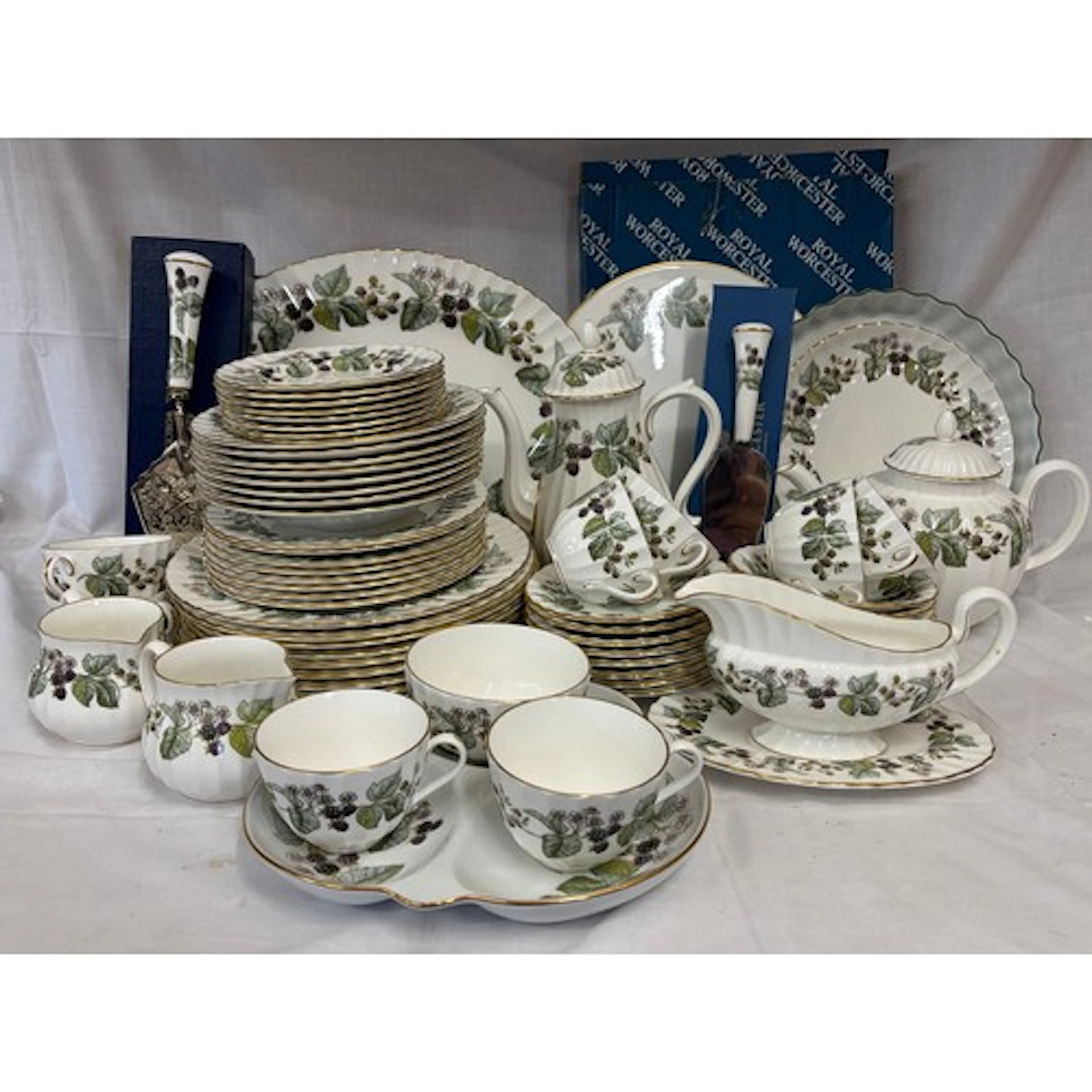 A collection of Royal Worcester 'Lavinia' part dinner/tea se...