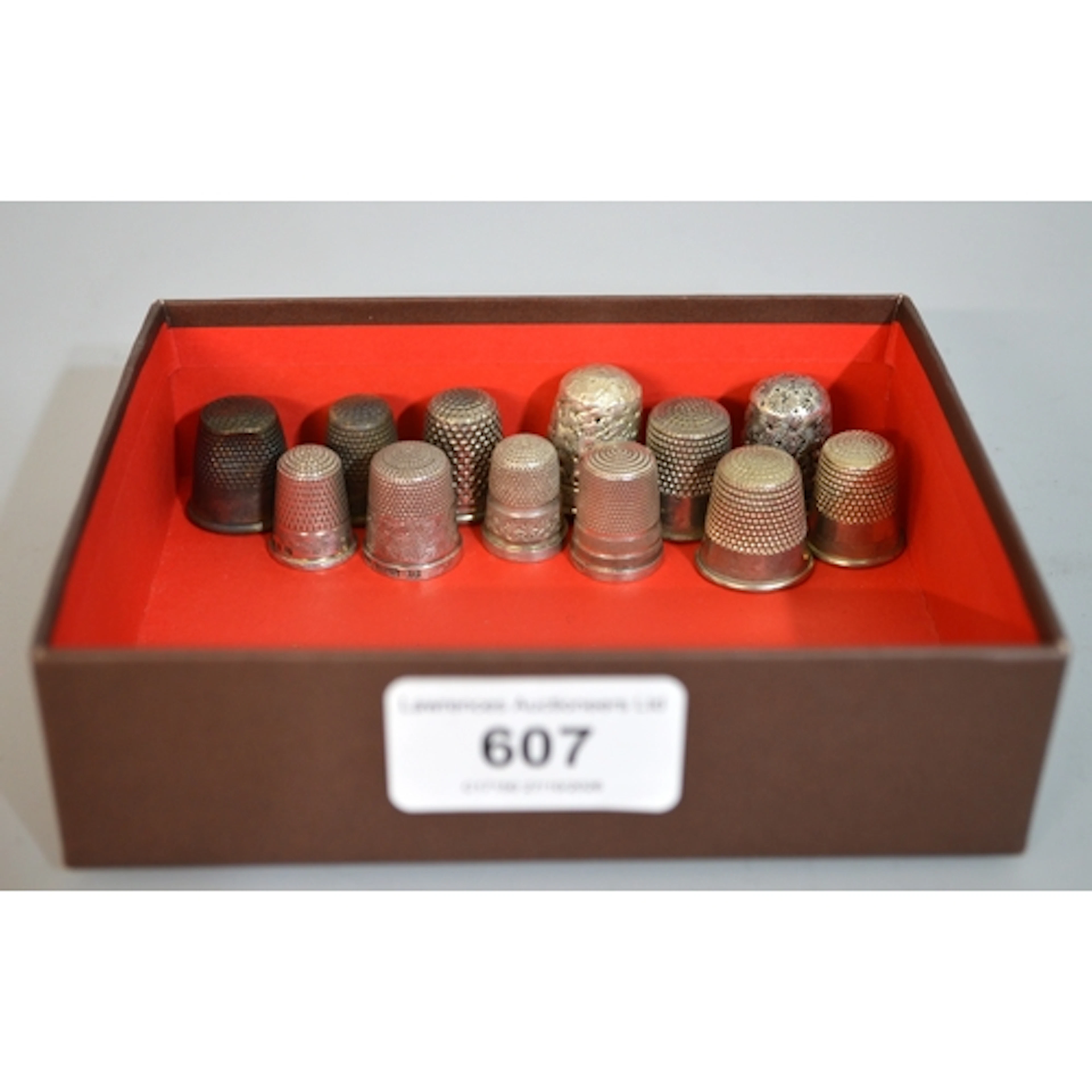Quantity of silver and silver plated thimbles