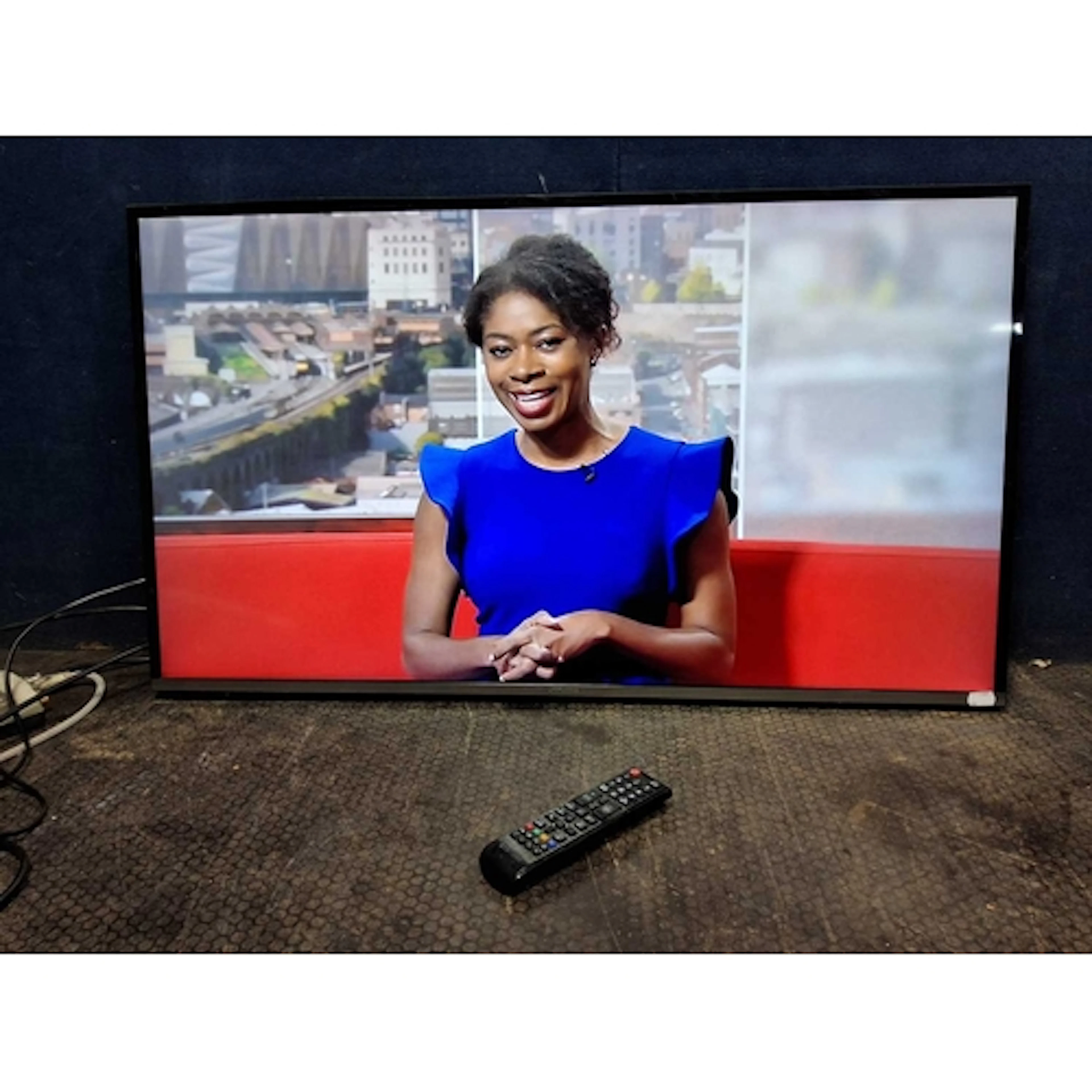 A SAMSUNG UE40KU6470U 40in TV with remote but no back to rem...