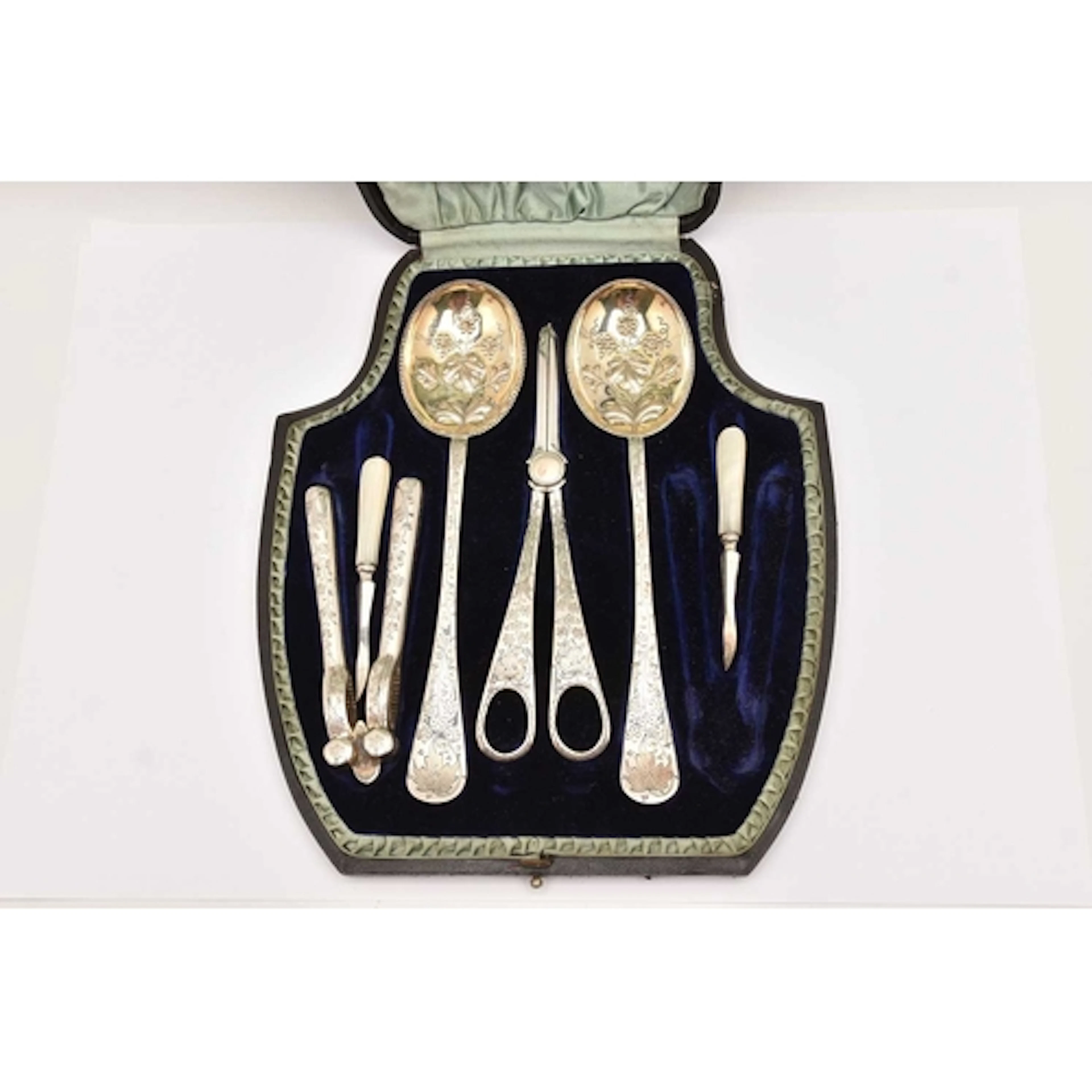 A CASED 'WALKER & HALL' SILVER PLATED FRUIT AND NUT SET,...
