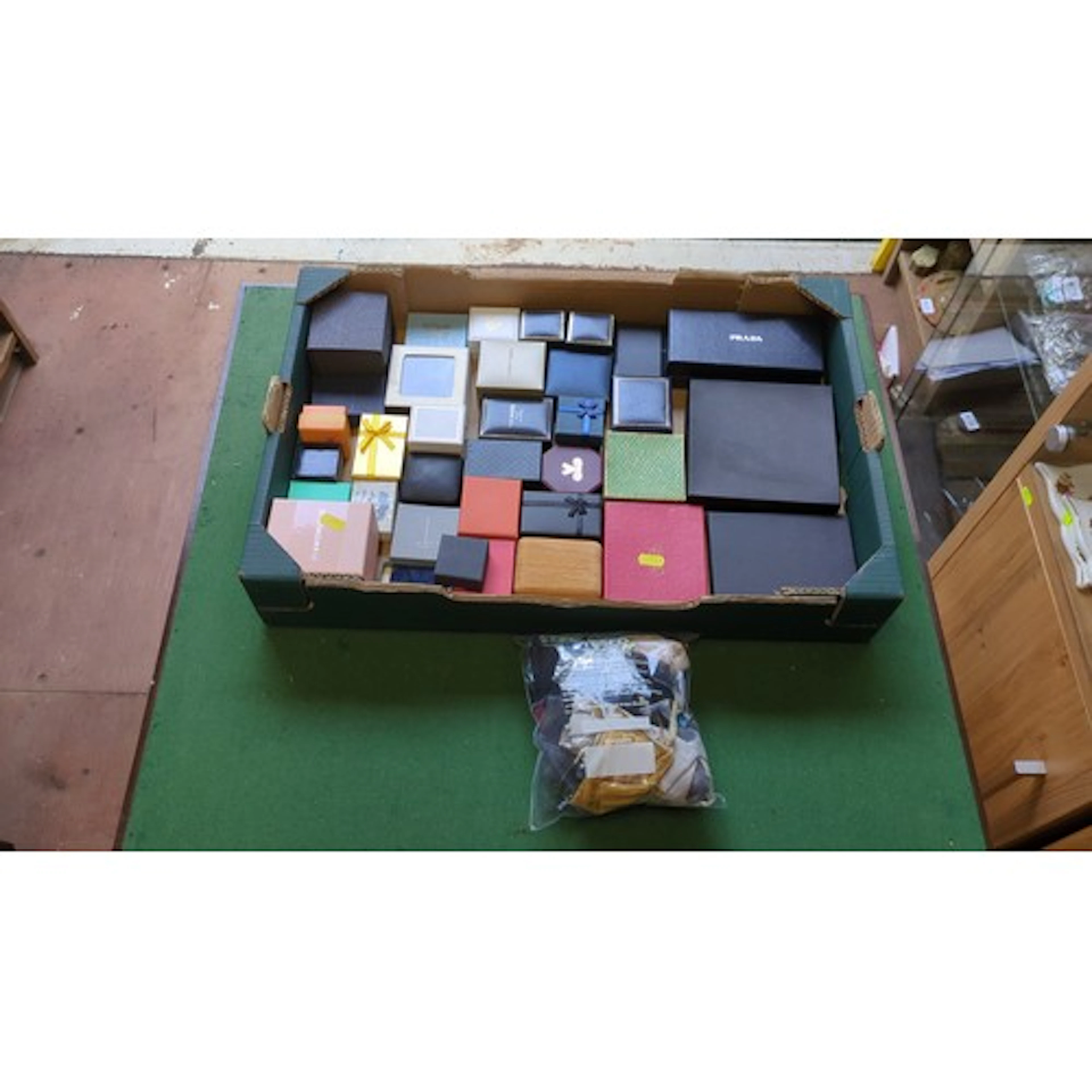 A collection of assorted jewellery presentation and gift box...